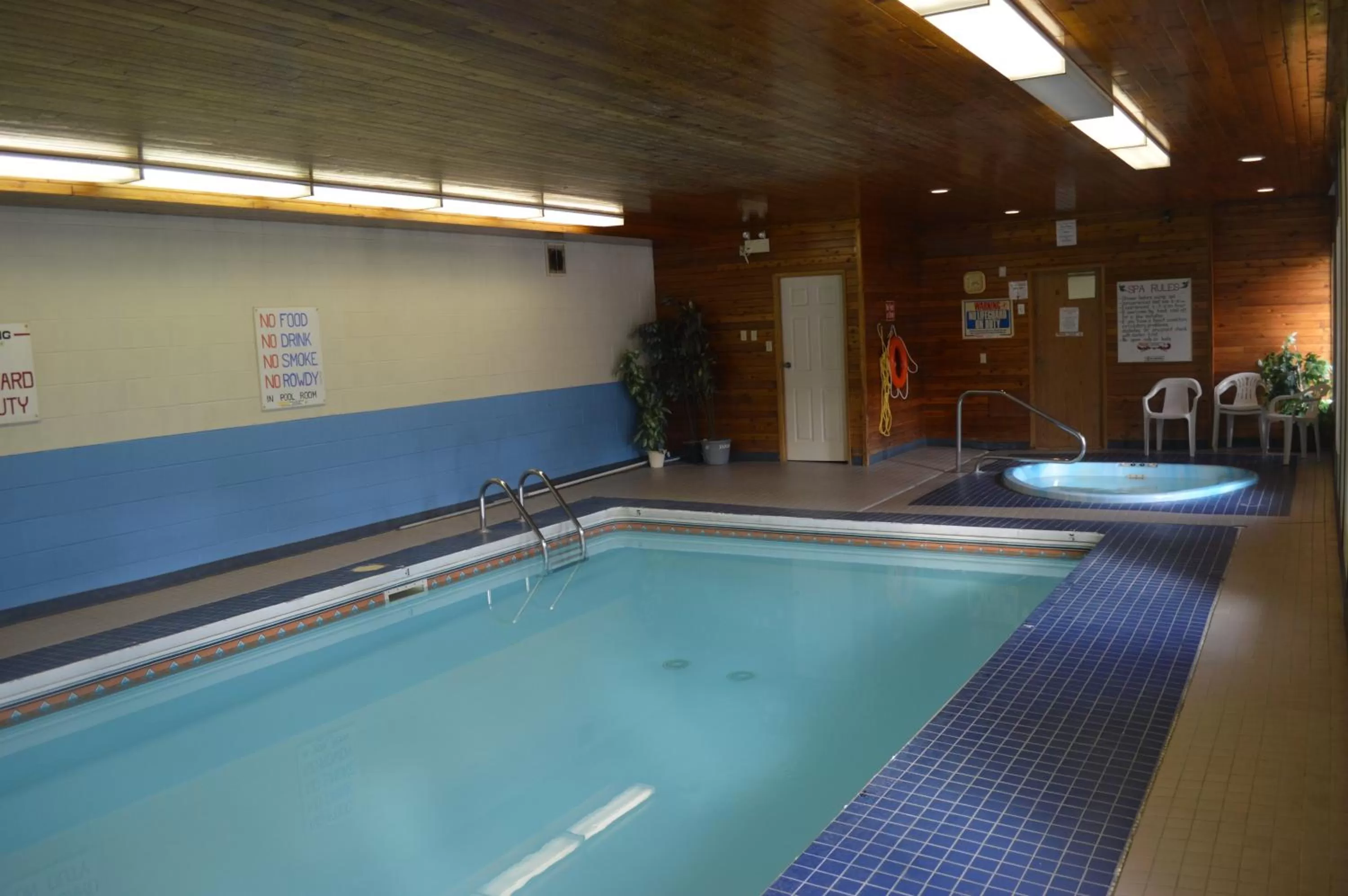 Swimming pool in Mary's Motel
