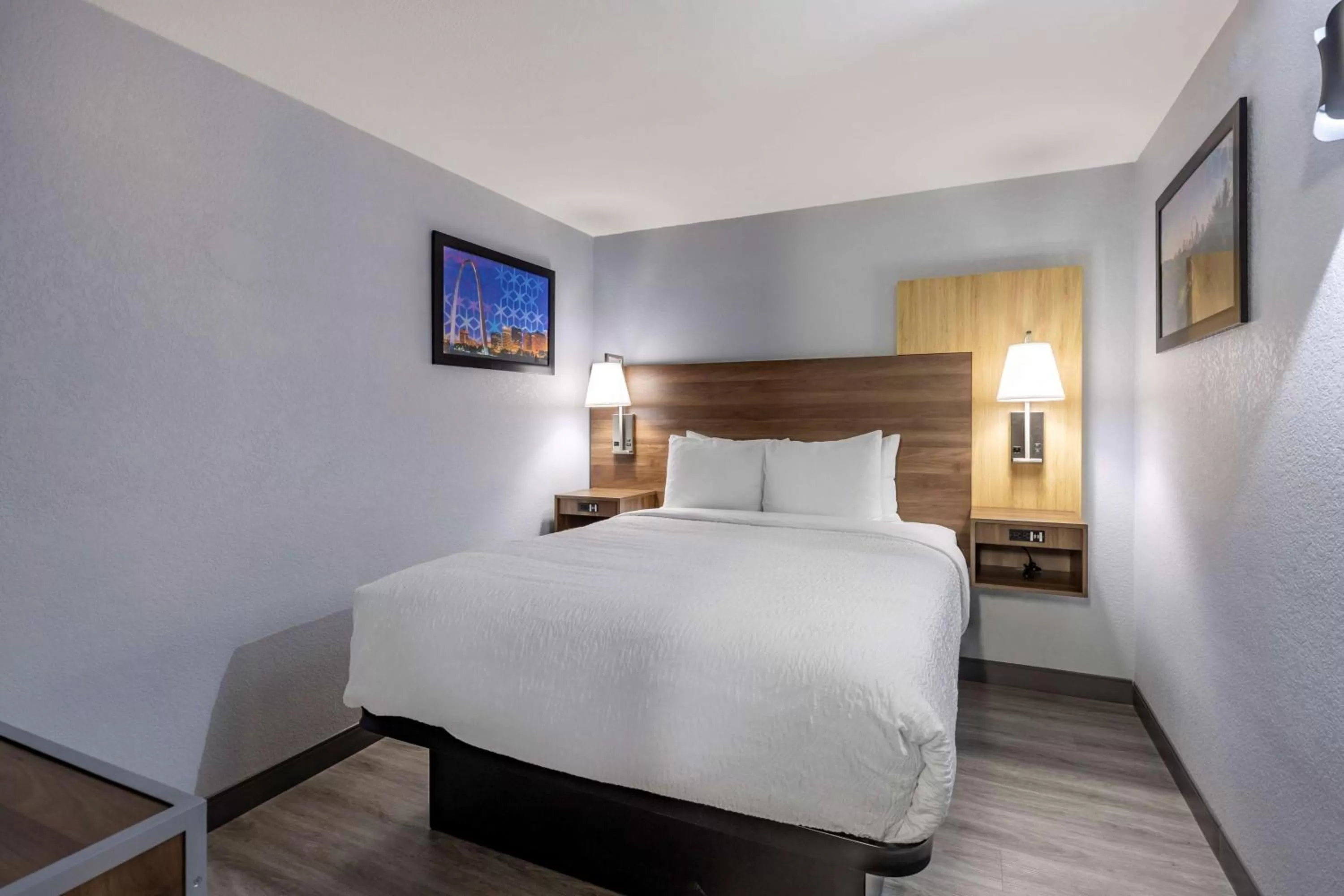 Bedroom, Bed in Best Western Plus St. Louis West-Westport