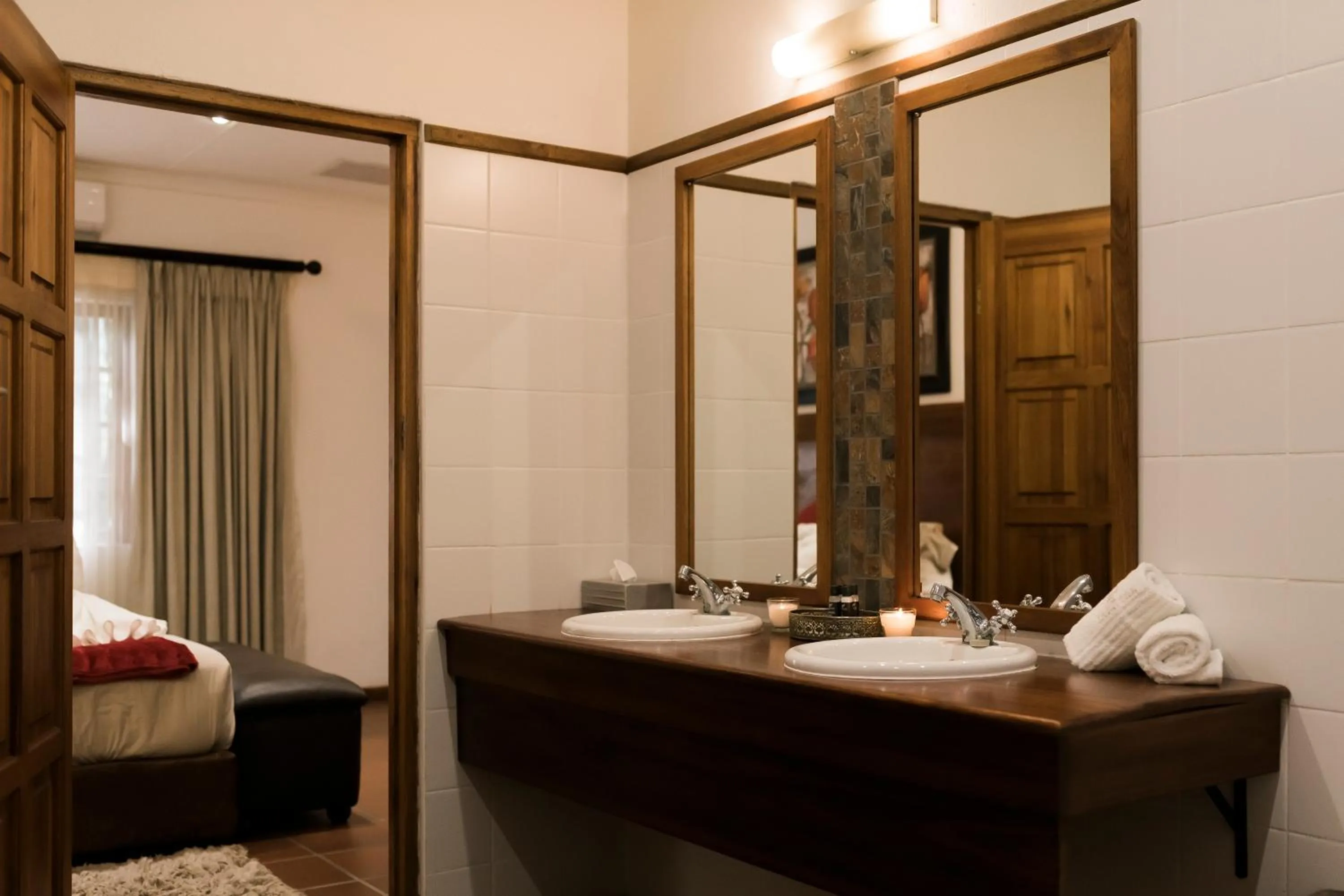 Bathroom, Bed in Tzaneen Country Lodge