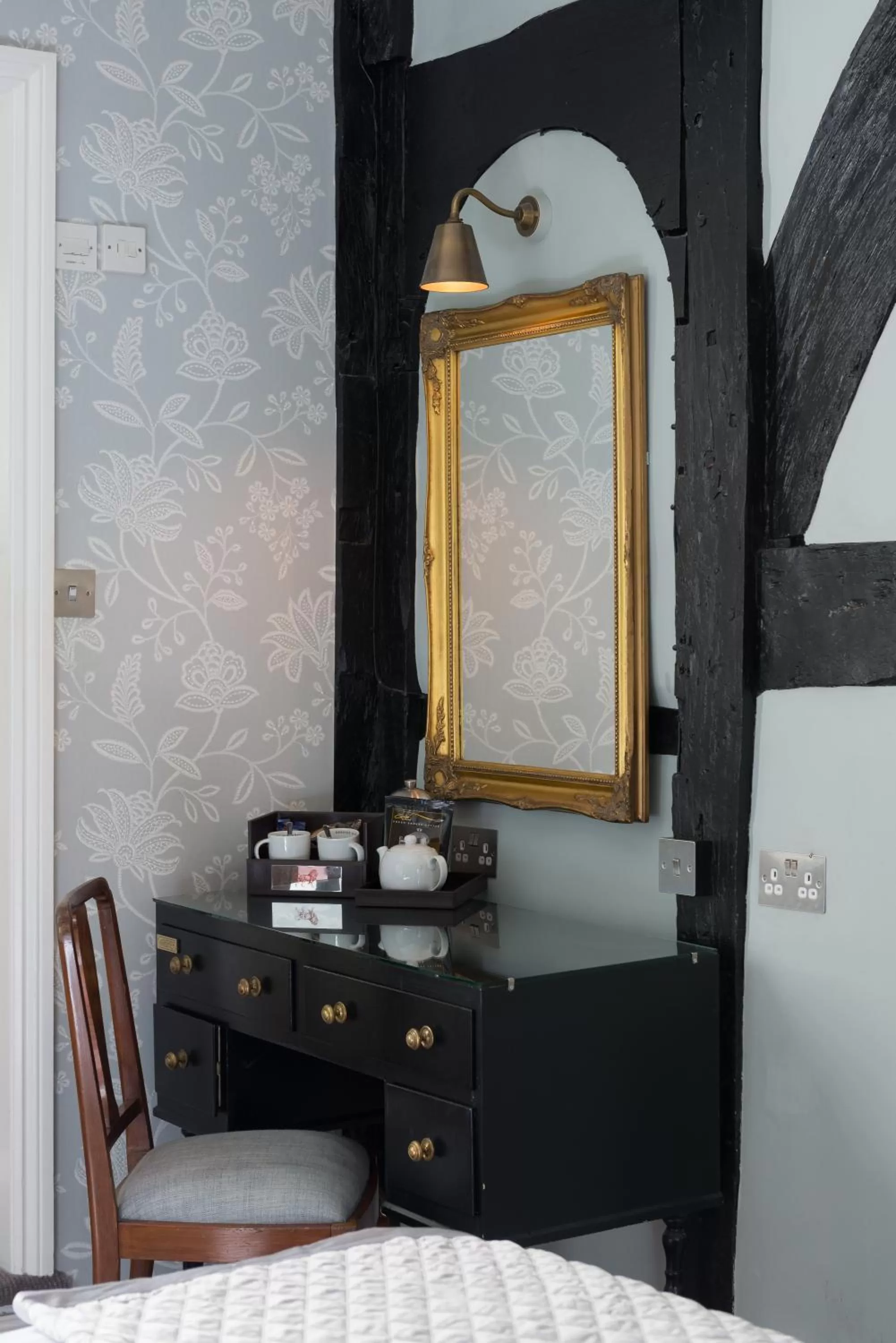 Bed in Best Western Red Lion Hotel