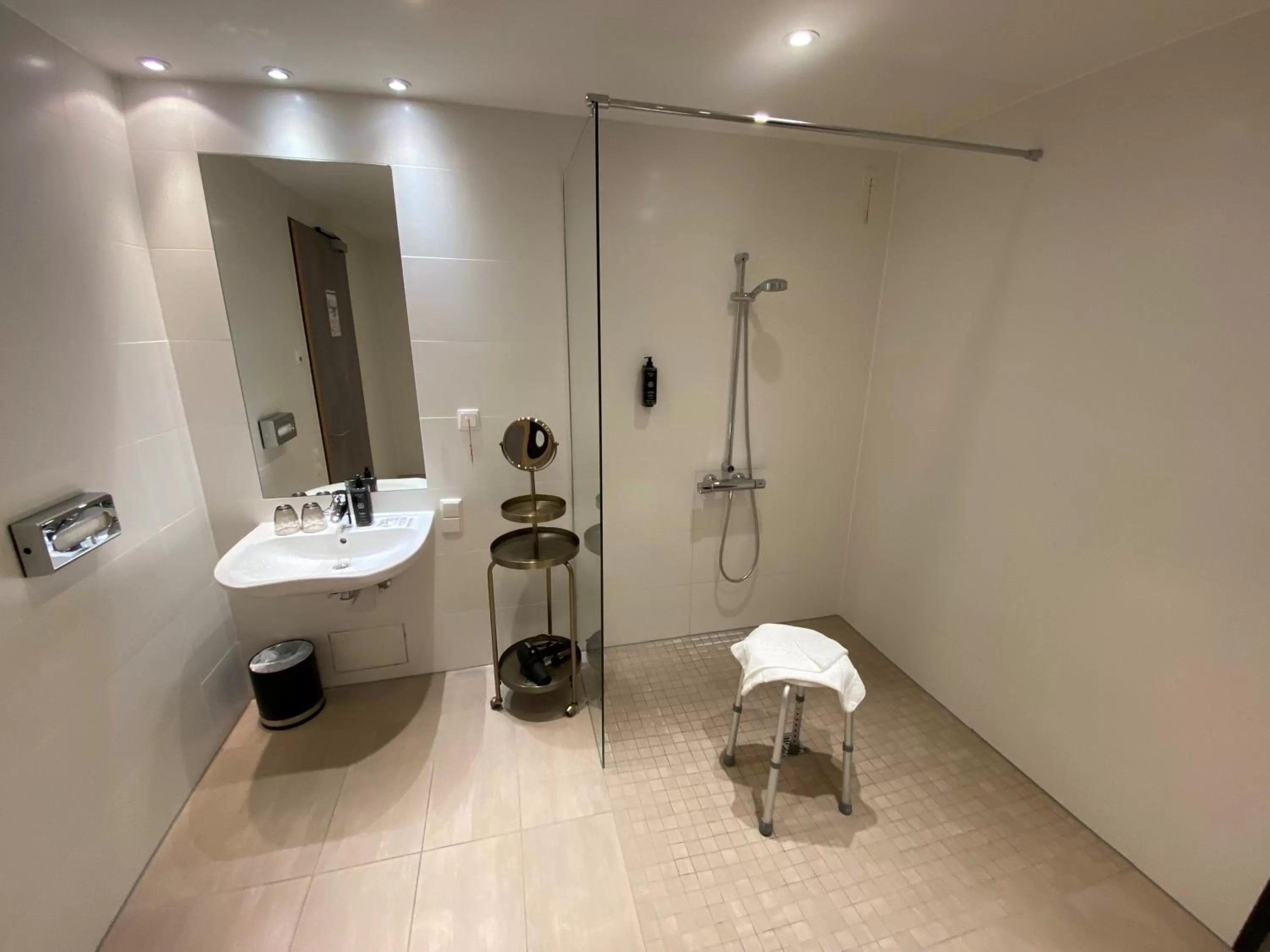 Bathroom in elaya hotel munich city