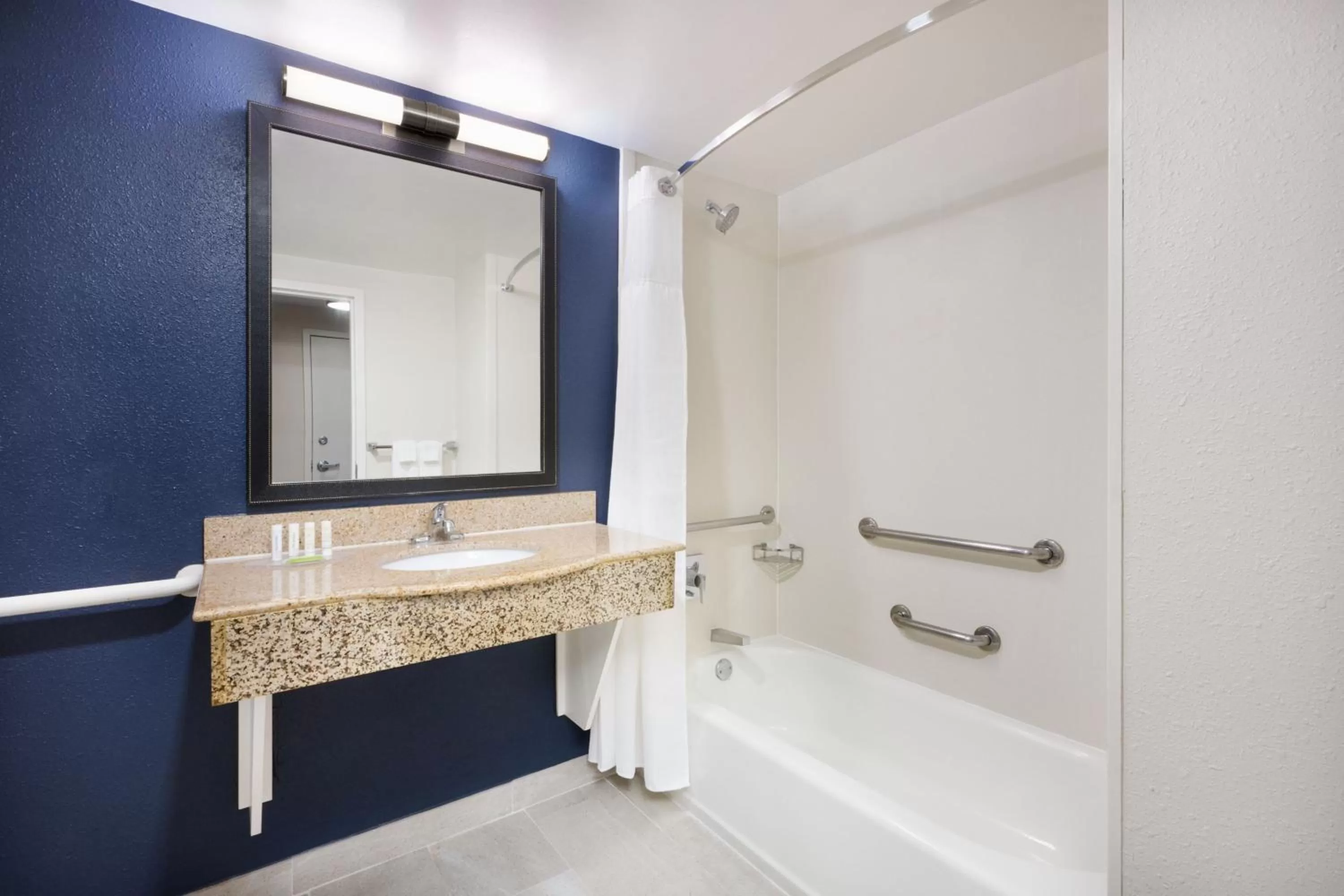 Bathroom in Fairfield Inn & Suites By Marriott Hinesville Fort Stewart