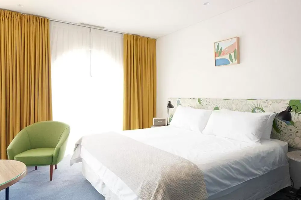 Beach Front King Room in Hotel Ravesis Beach Front King Room in Hotel Ravesis