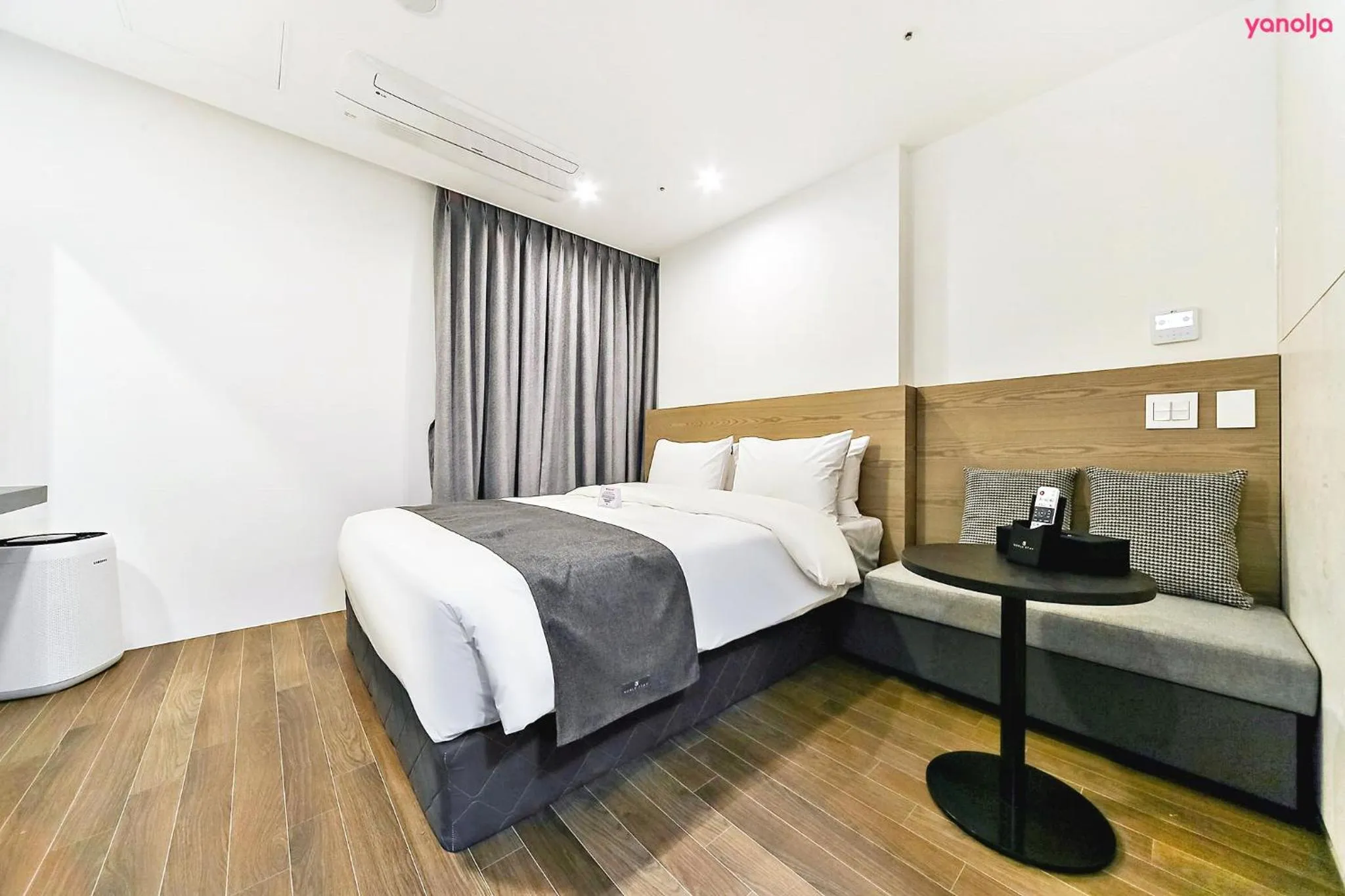 Bed in Hotel Noblestay