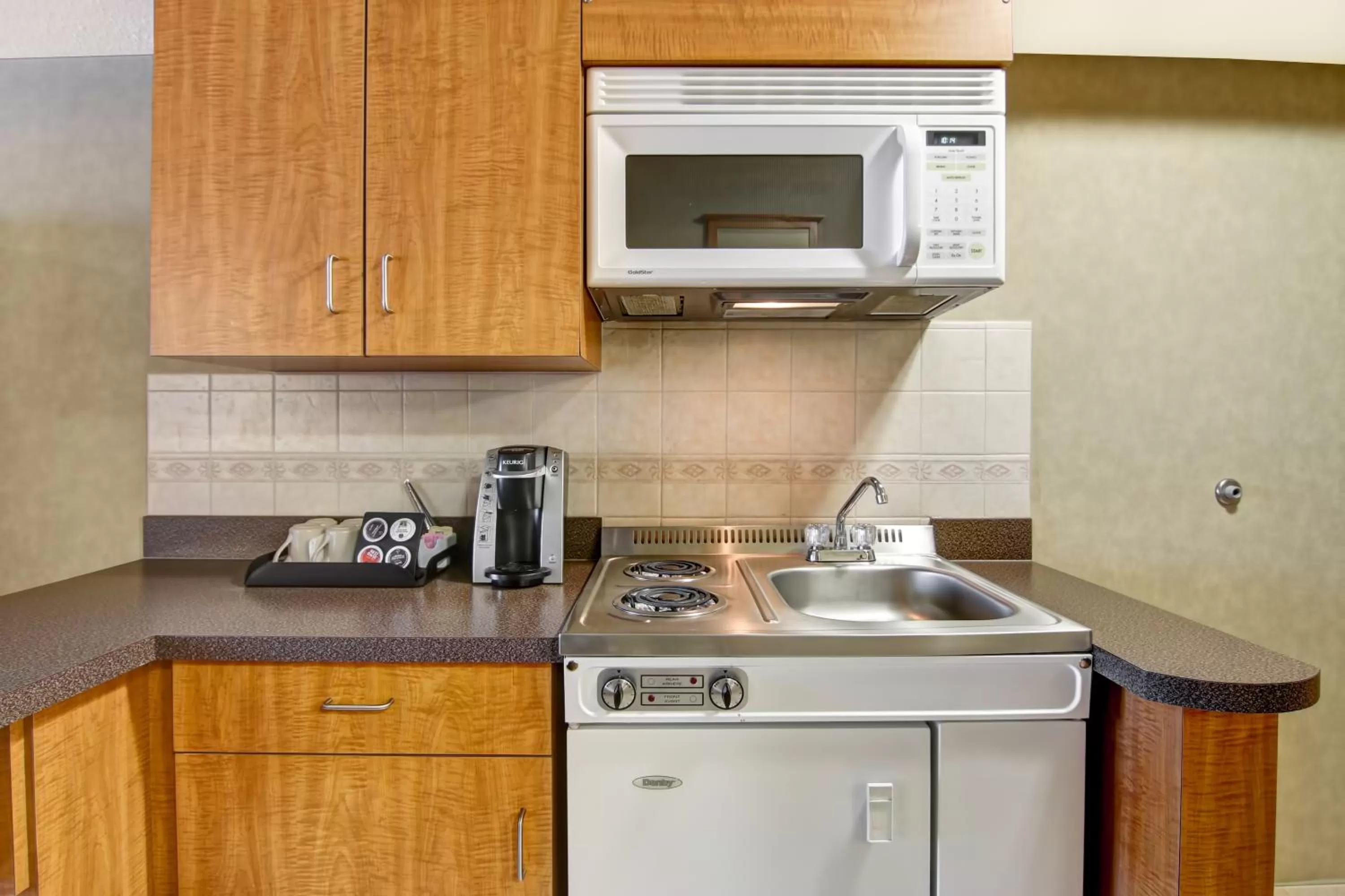 Coffee/tea facilities in Canalta Provost