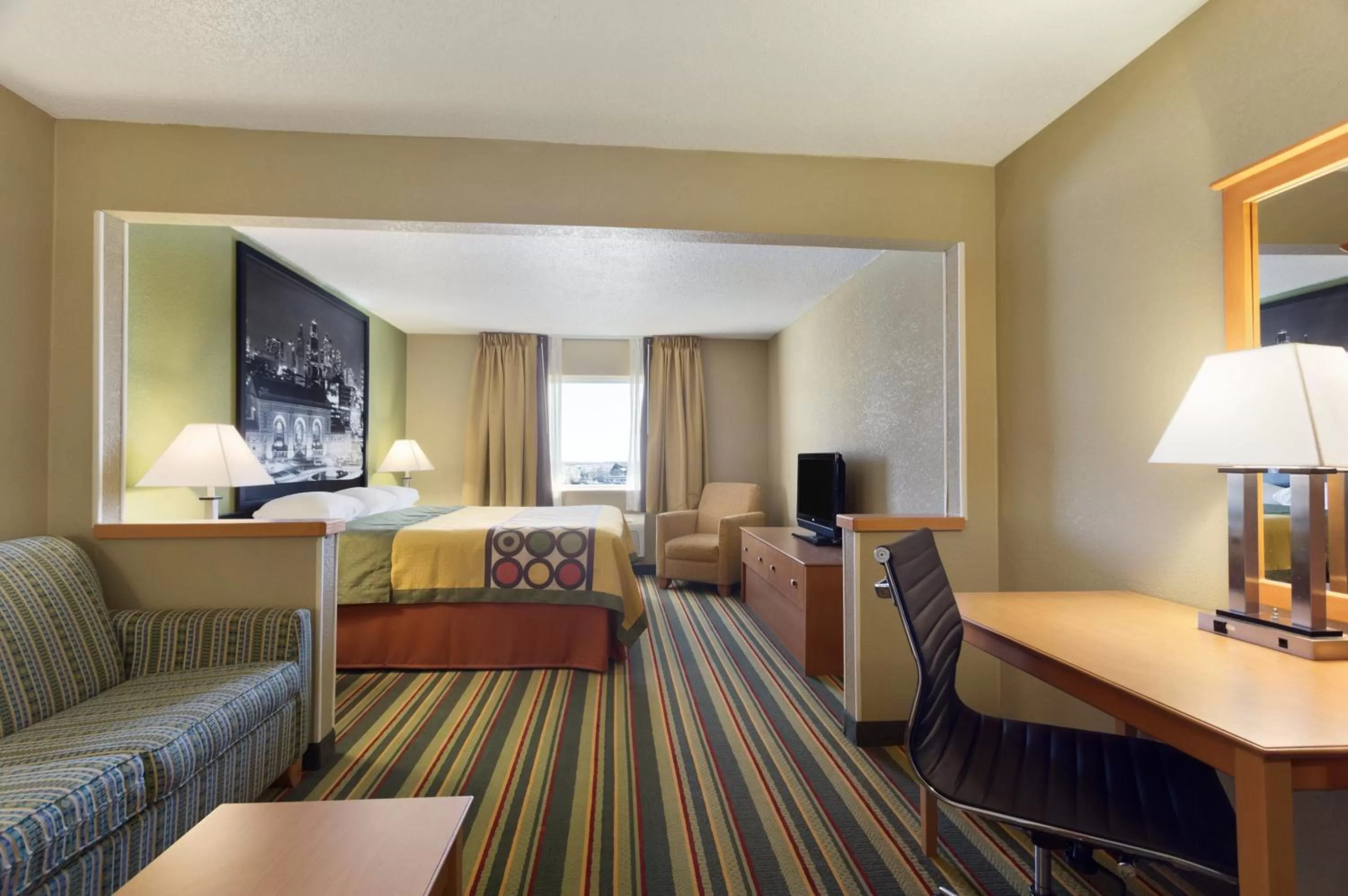 Day in Super 8 by Wyndham Lees Summit