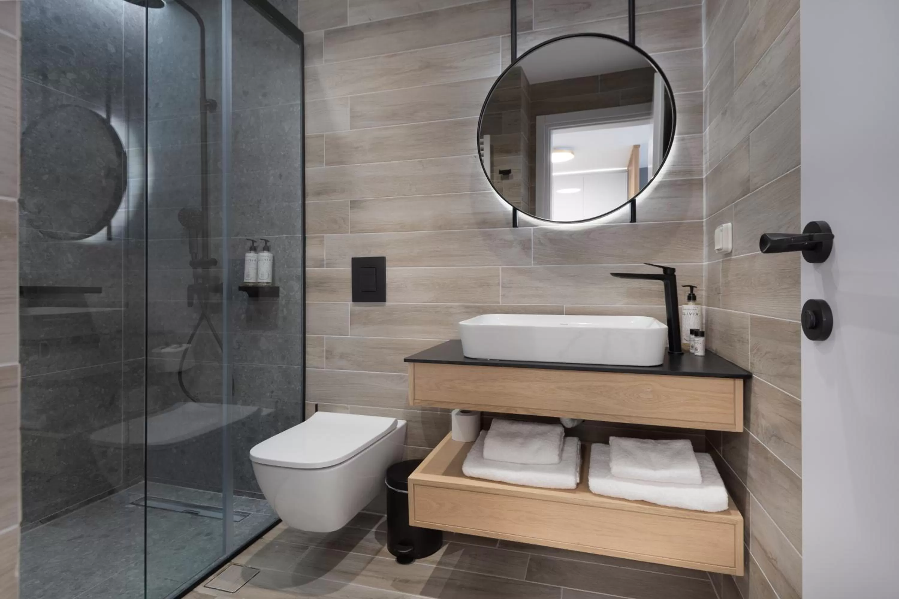 Shower in LUX&EASY Athens Downtown Residences