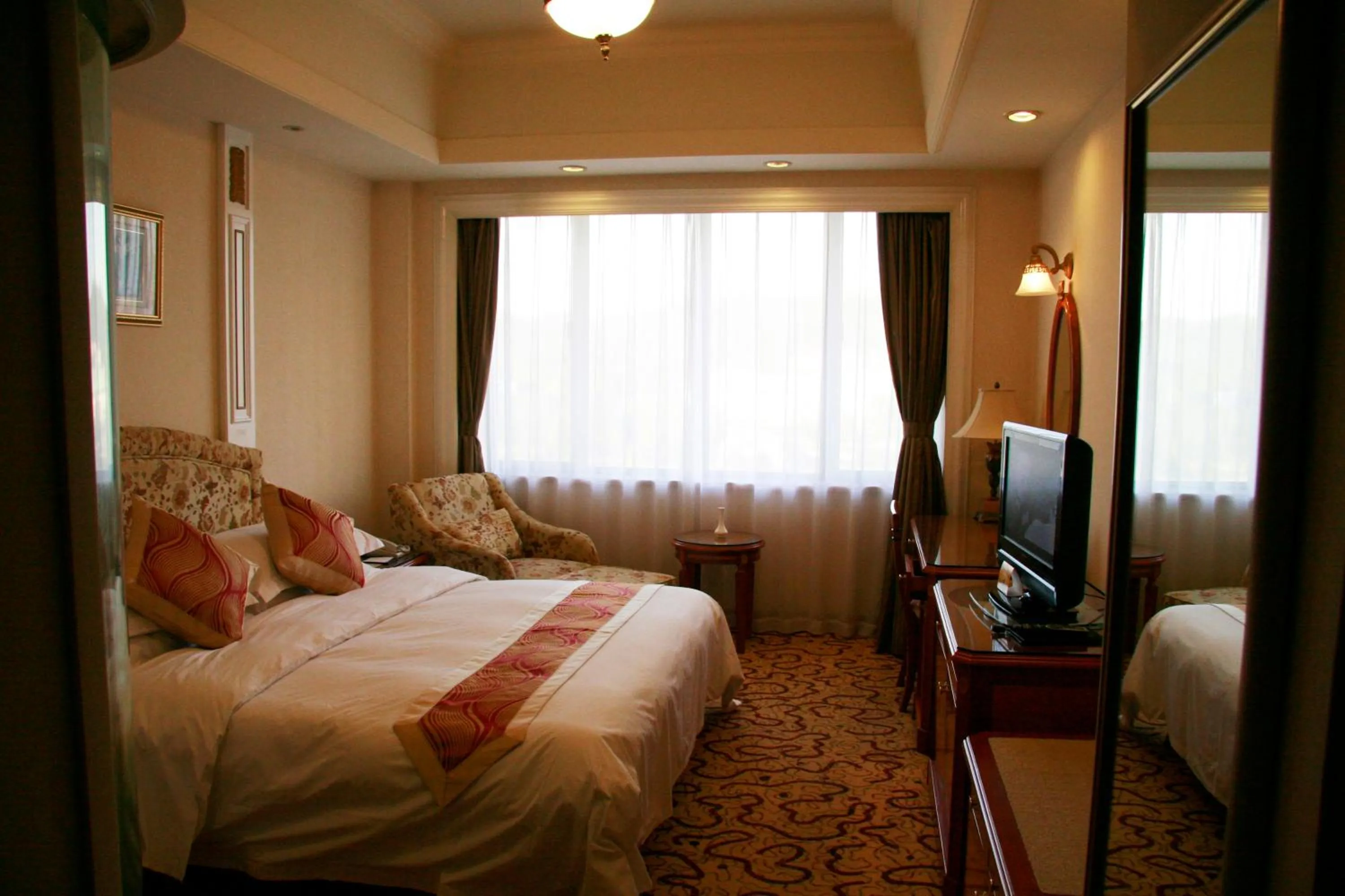 Bedroom, Bed in Huiquan Dynasty Hotel Qingdao