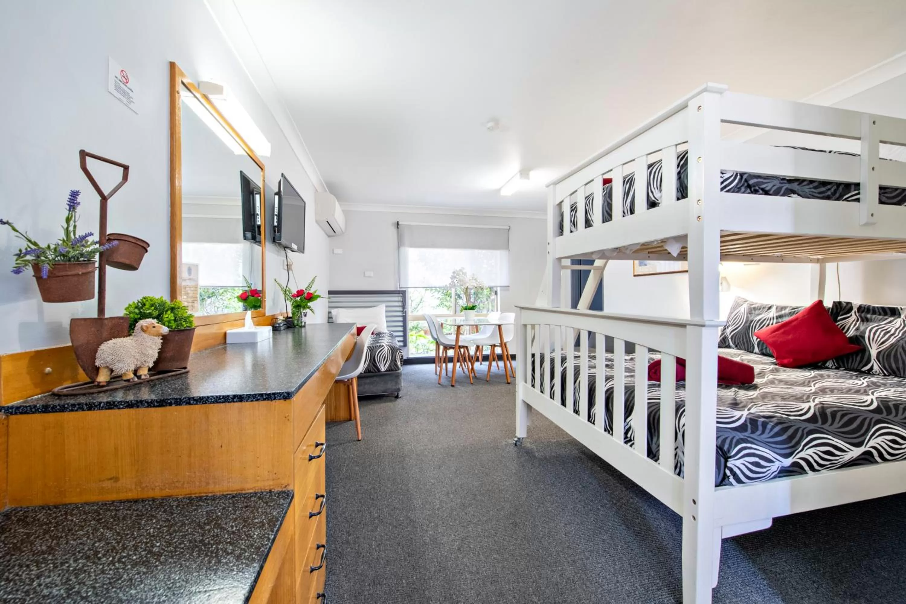 Family Two-Bedroom Suite in Shearing Shed Motor Inn