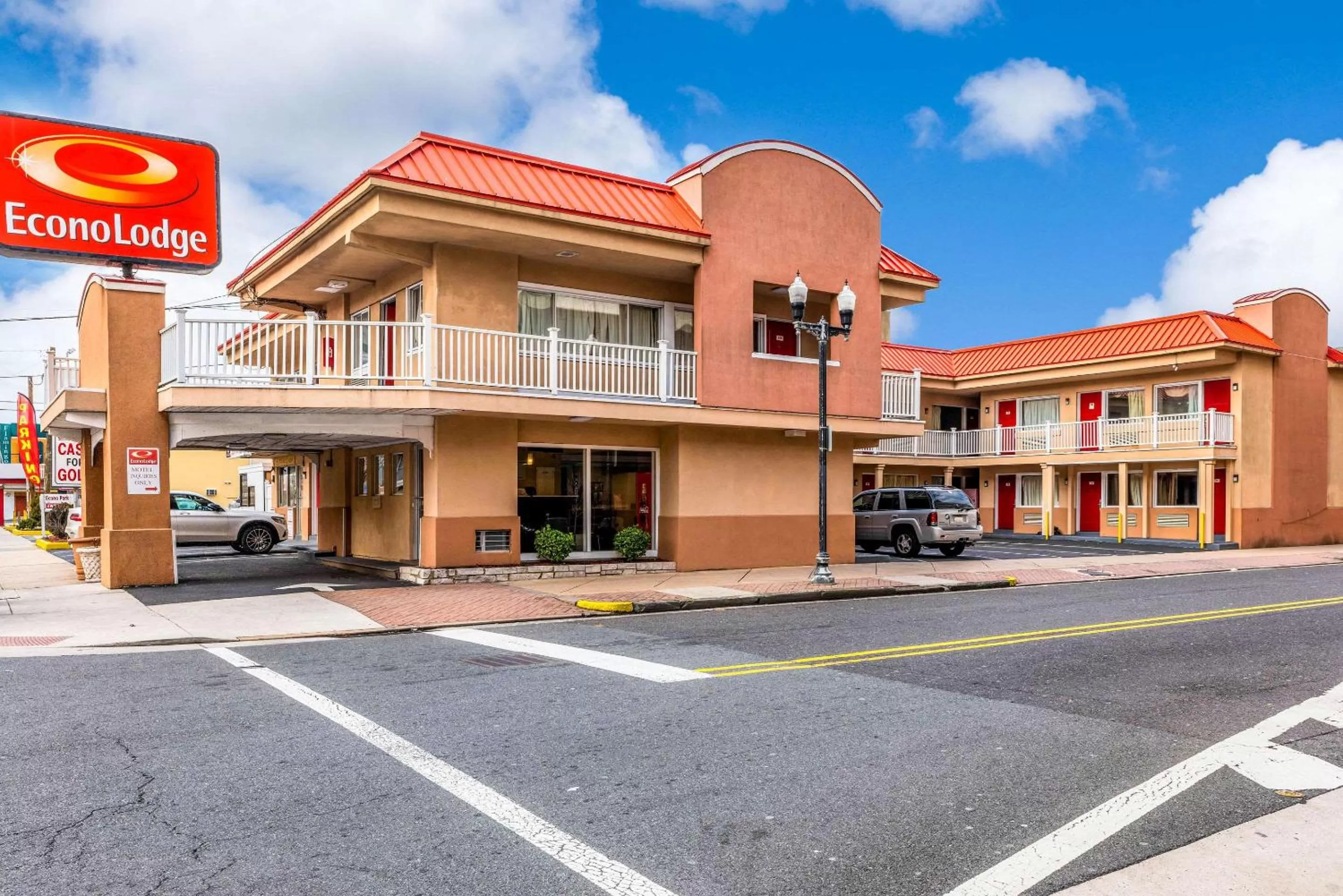 Property building in Econo Lodge Beach and Boardwalk
