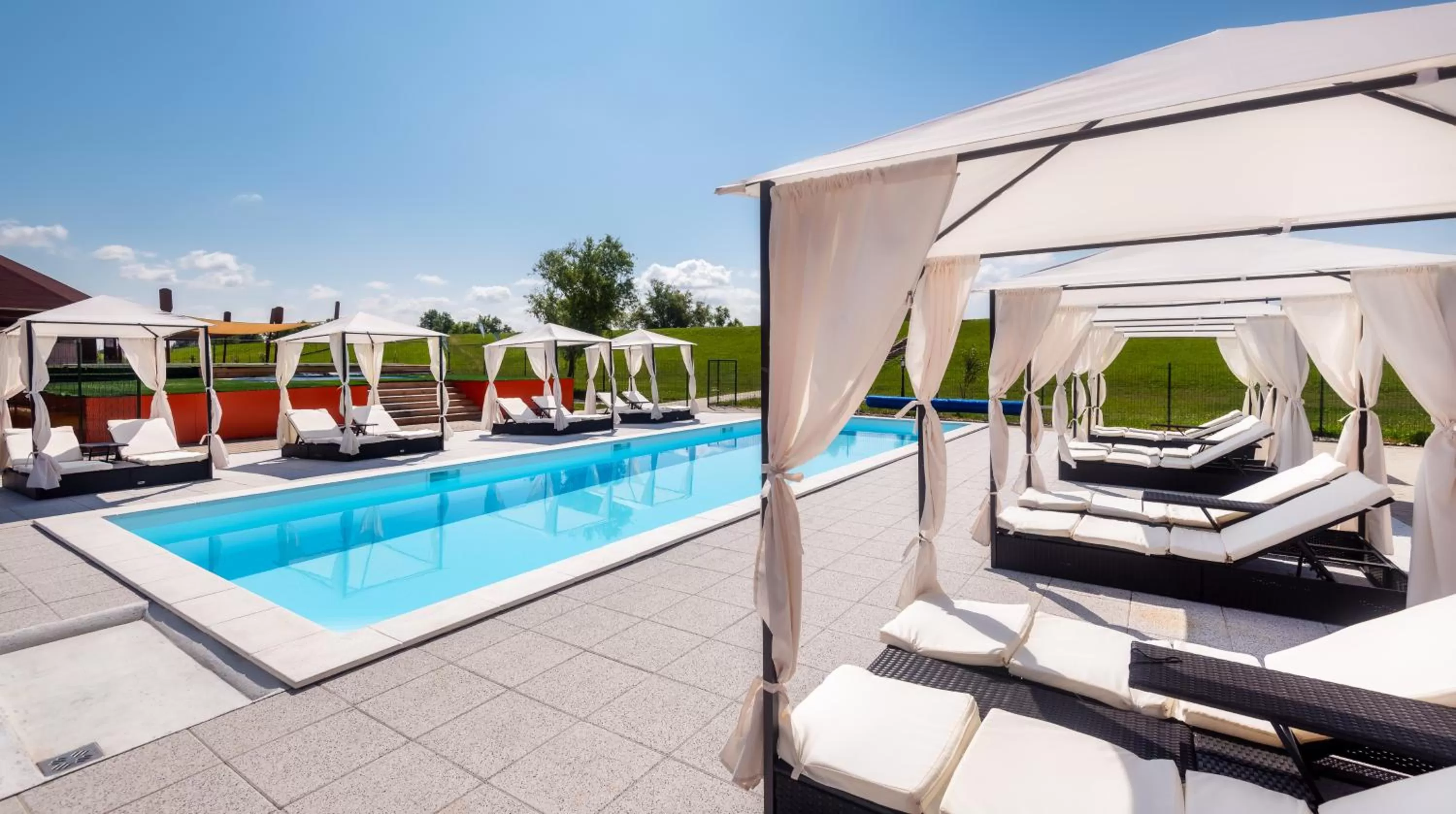 Swimming pool in Tisza-tó Apartmanpark