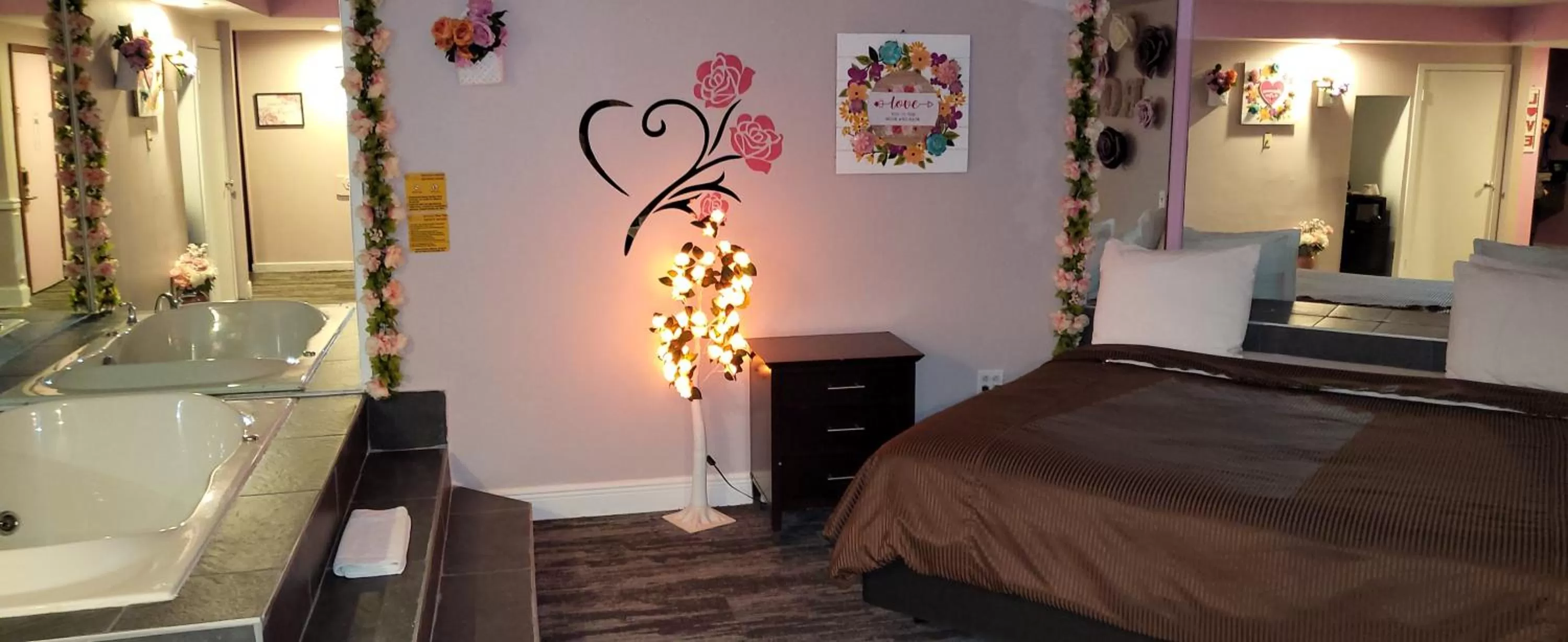 Bed in Inn of the Dove Harrisburg-Hershey Romantic Suites