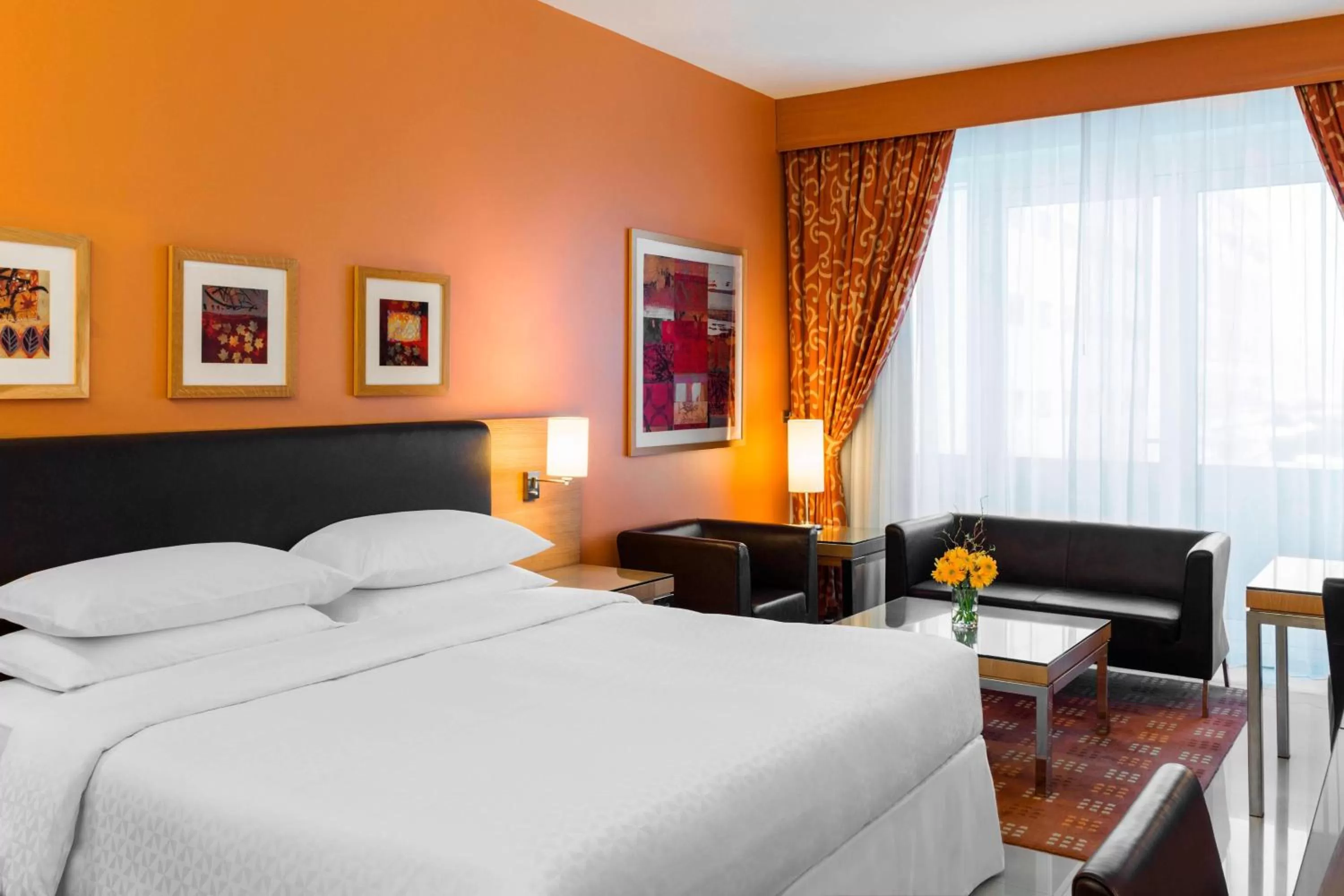 Photo of the whole room, Bed in Four Points by Sheraton Bur Dubai