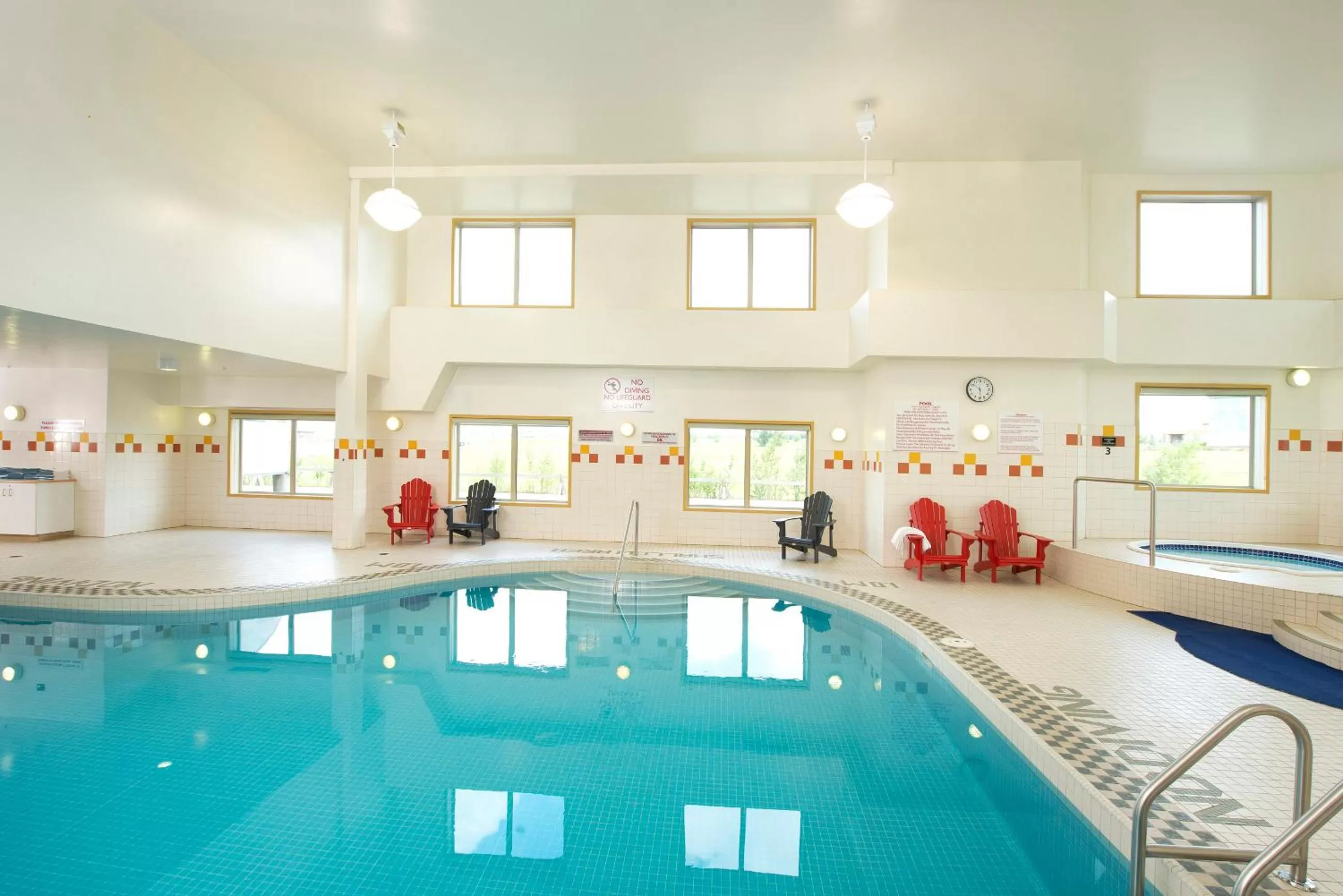 Swimming pool in Gold Eagle Lodge