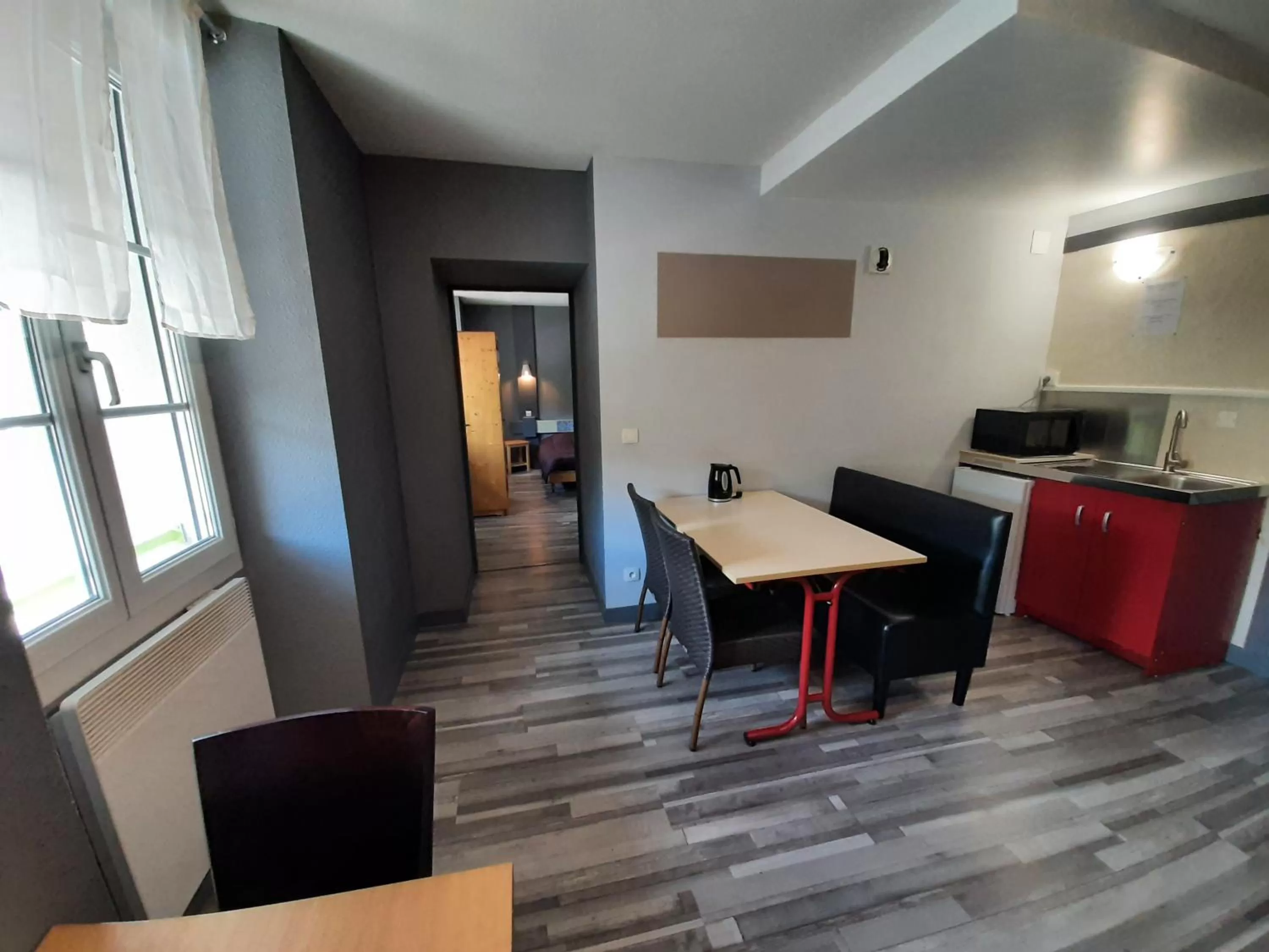 Kitchen or kitchenette in Hôtel de La Vallée