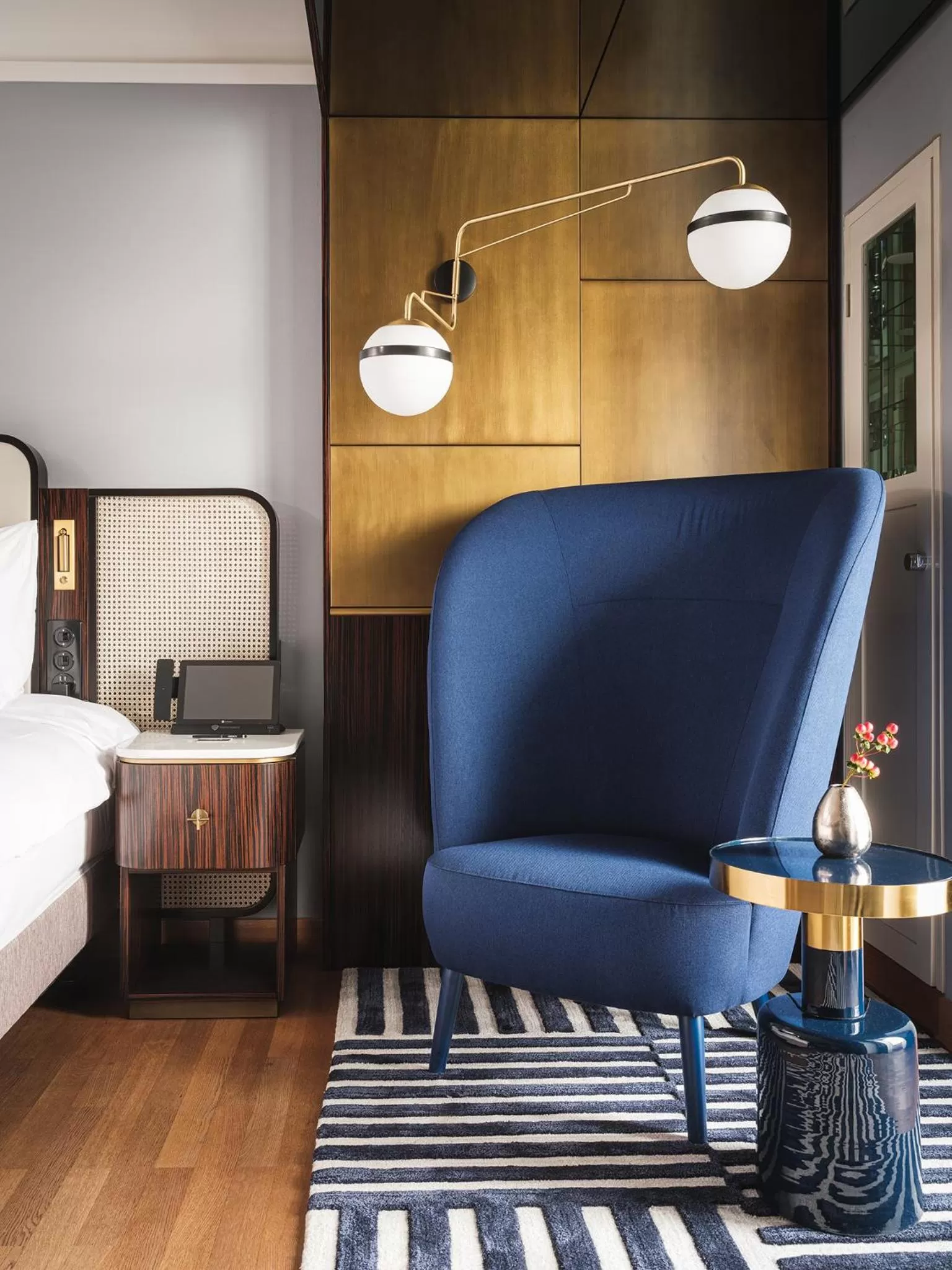 Seating area, Bed in AMERON Zürich Bellerive au Lac