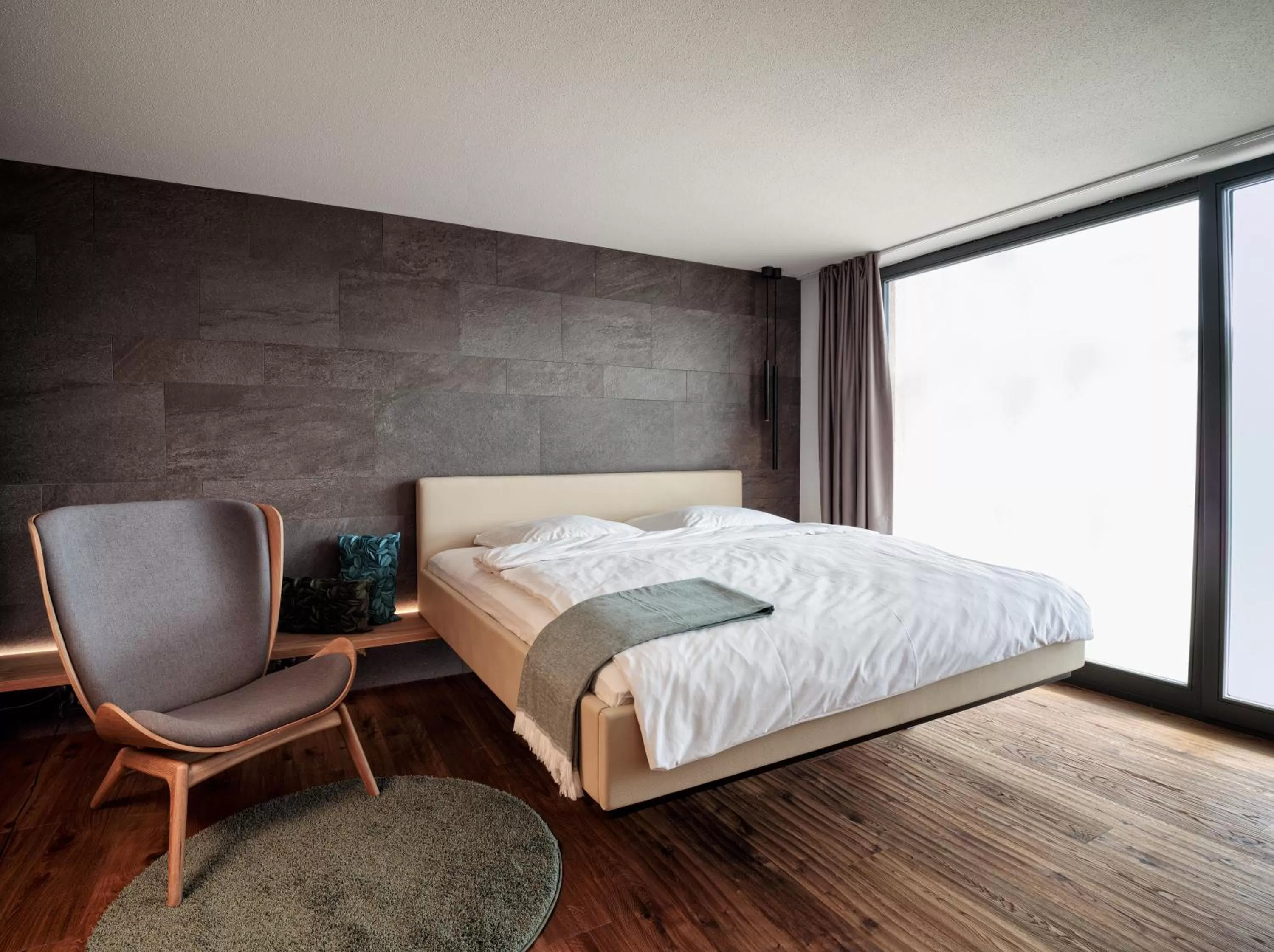 Toilet, Bed in Romantik Hotel Hirschen