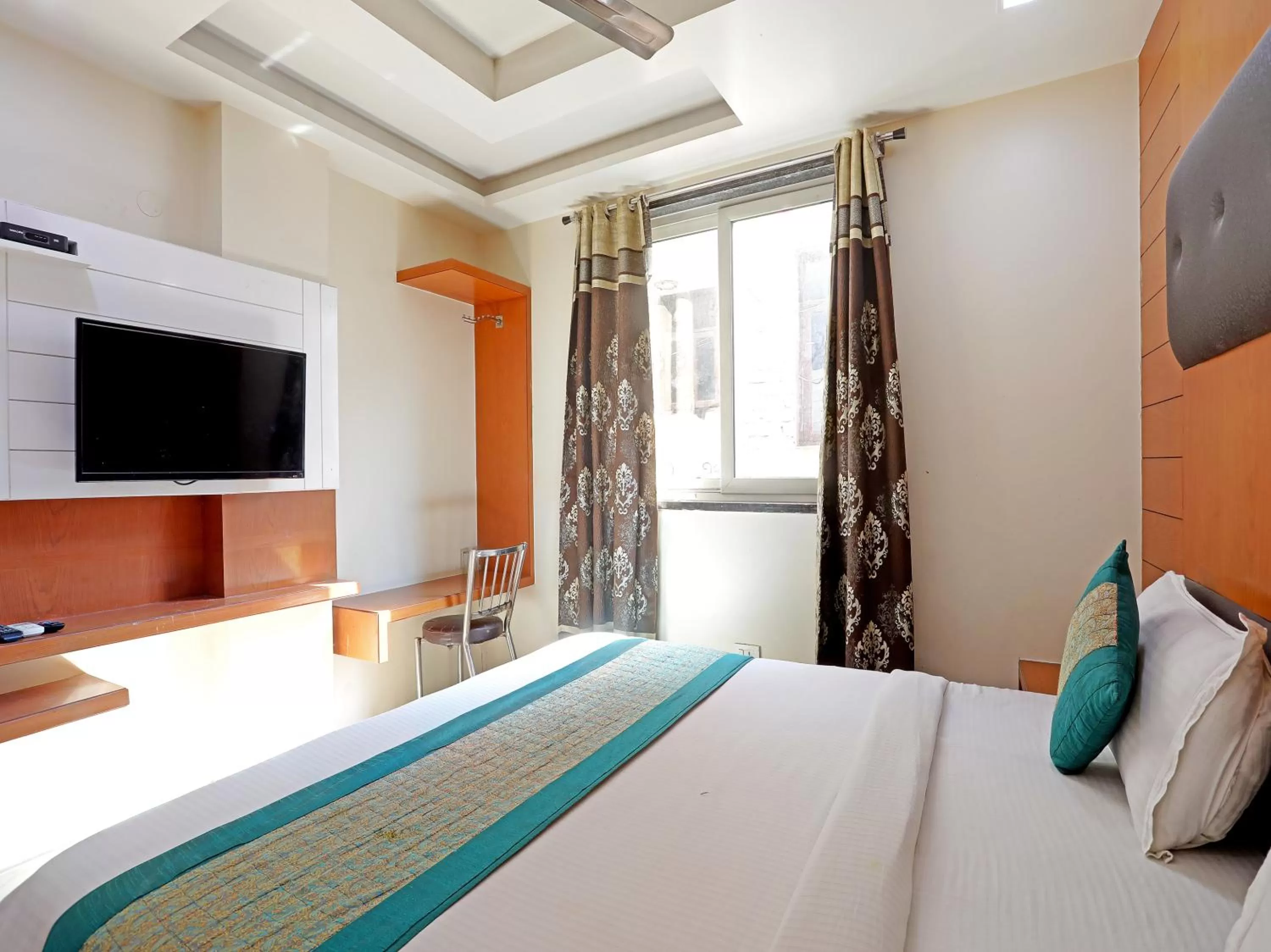 Bed in Hotel Tashkent Palace - Walk in from New Delhi Station & Metro Station