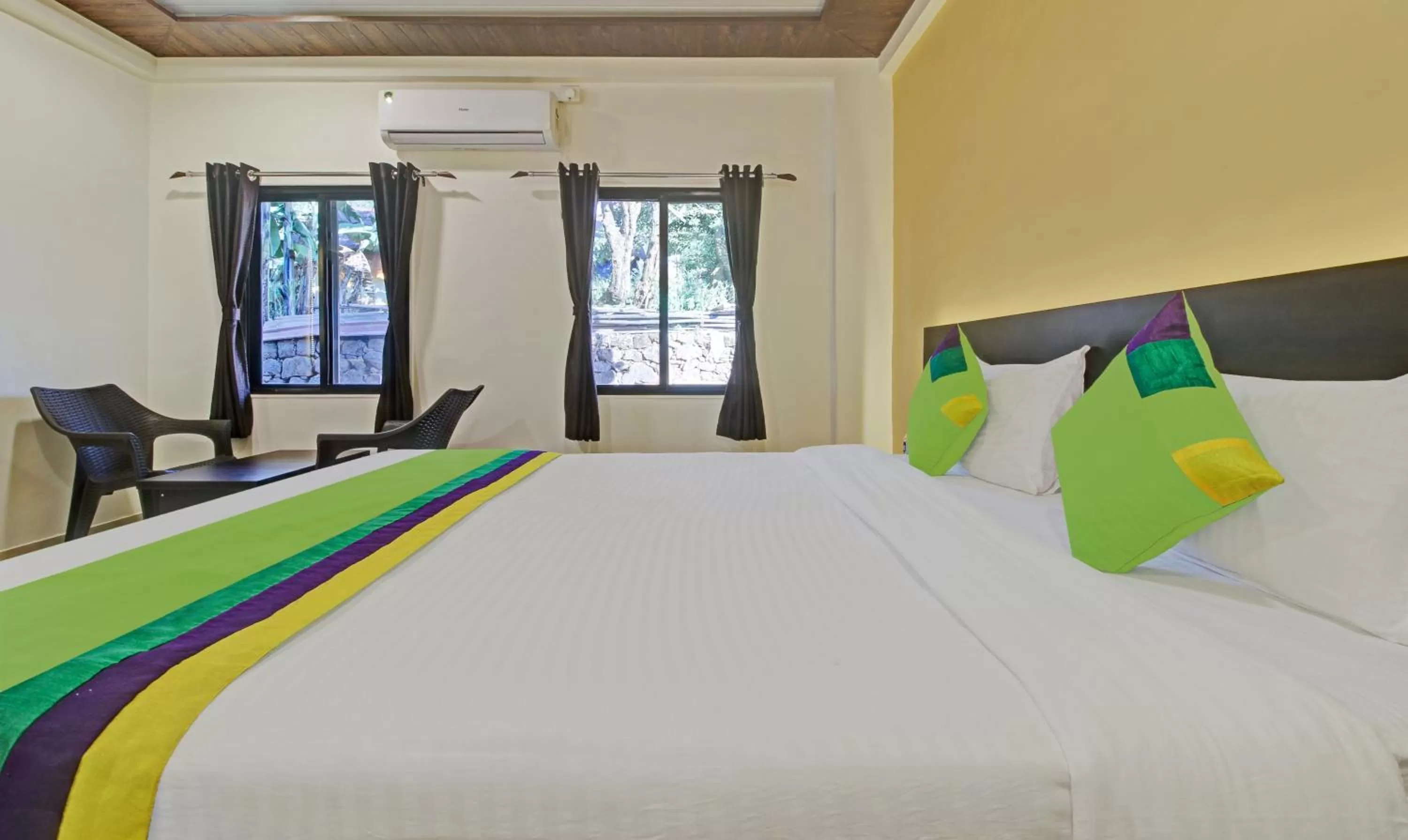 Bed in Treebo Trend Raaya Regency