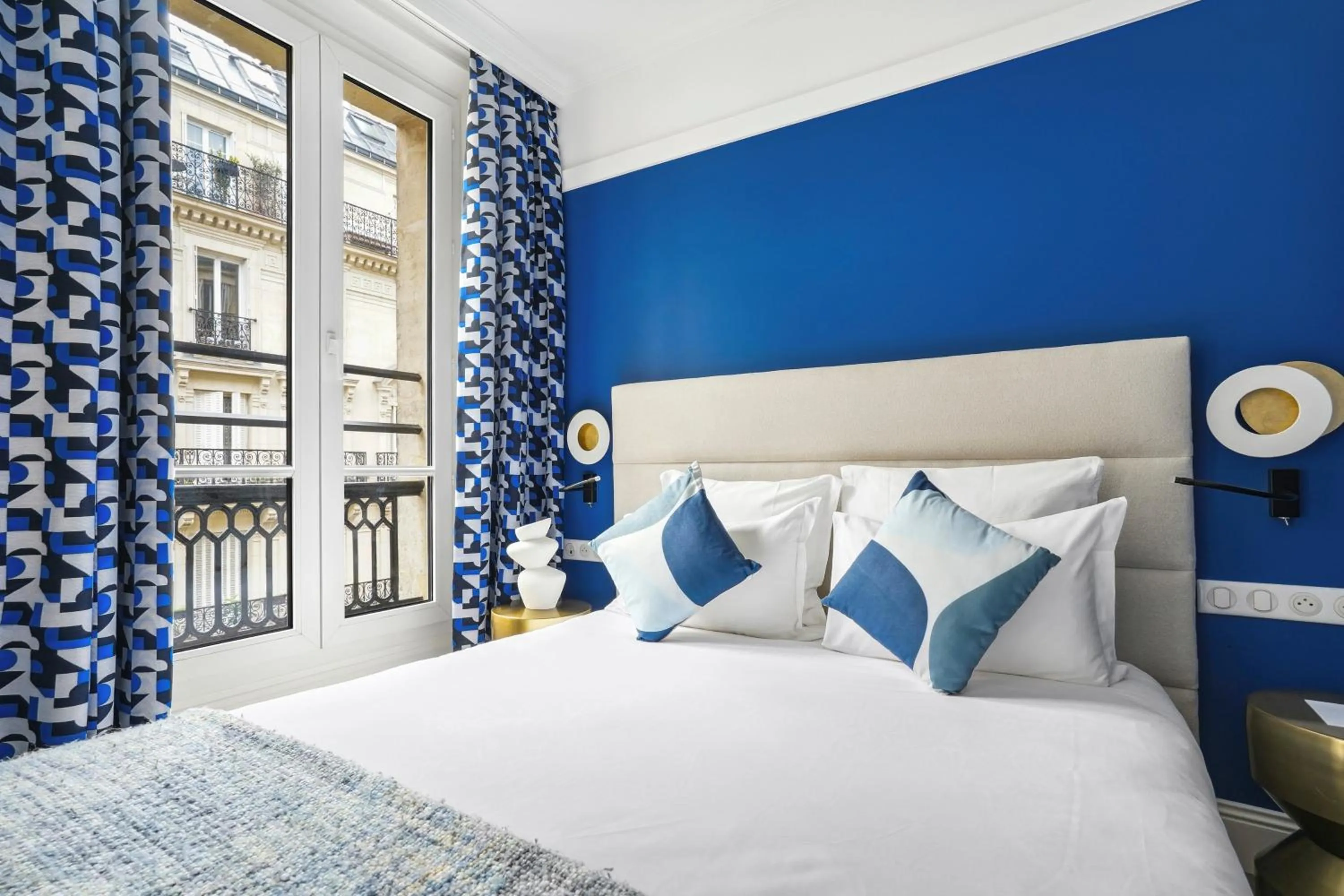 Bed in Hotel Elysees Opera