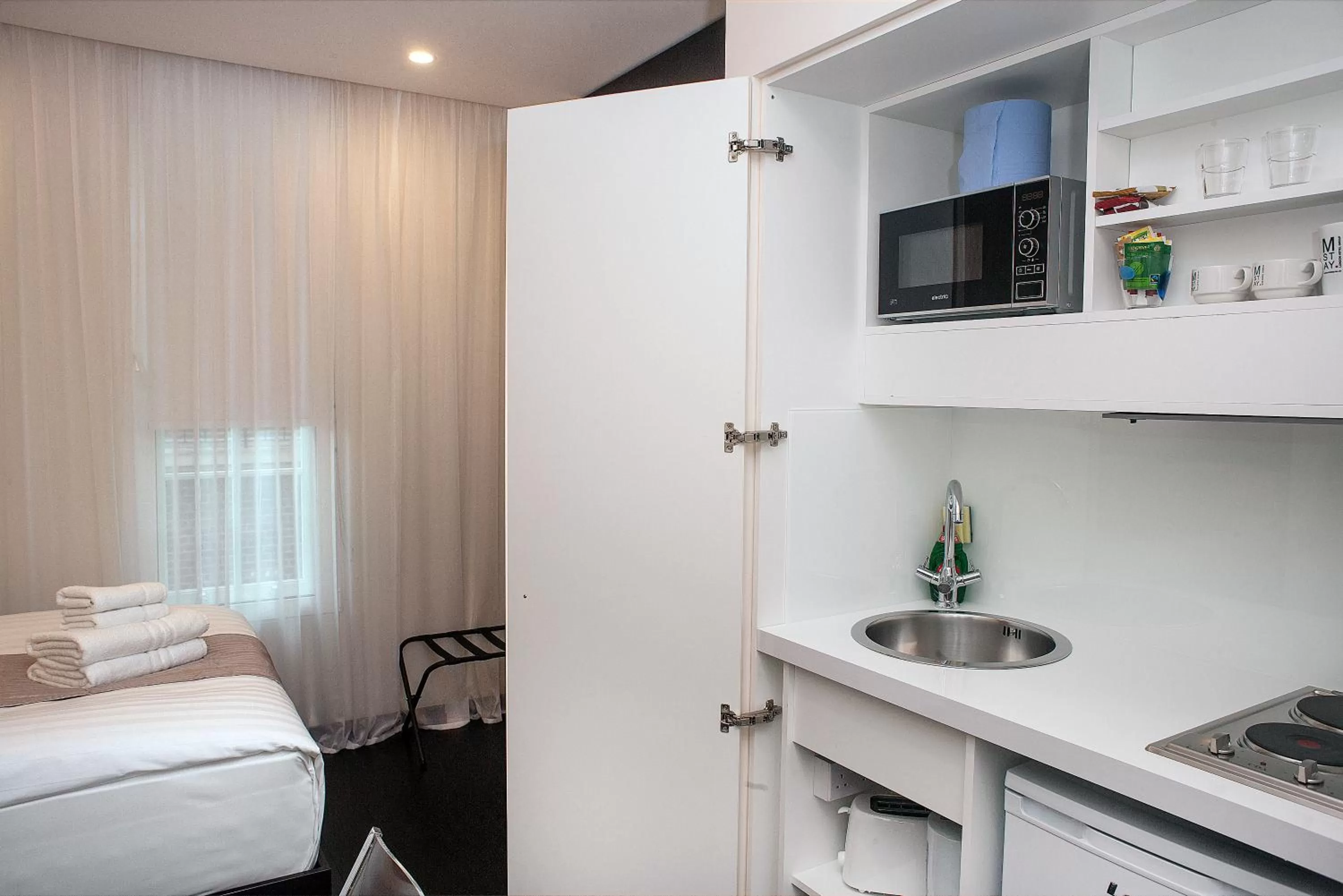 Kitchen or kitchenette, Bed in NOX Golders Green