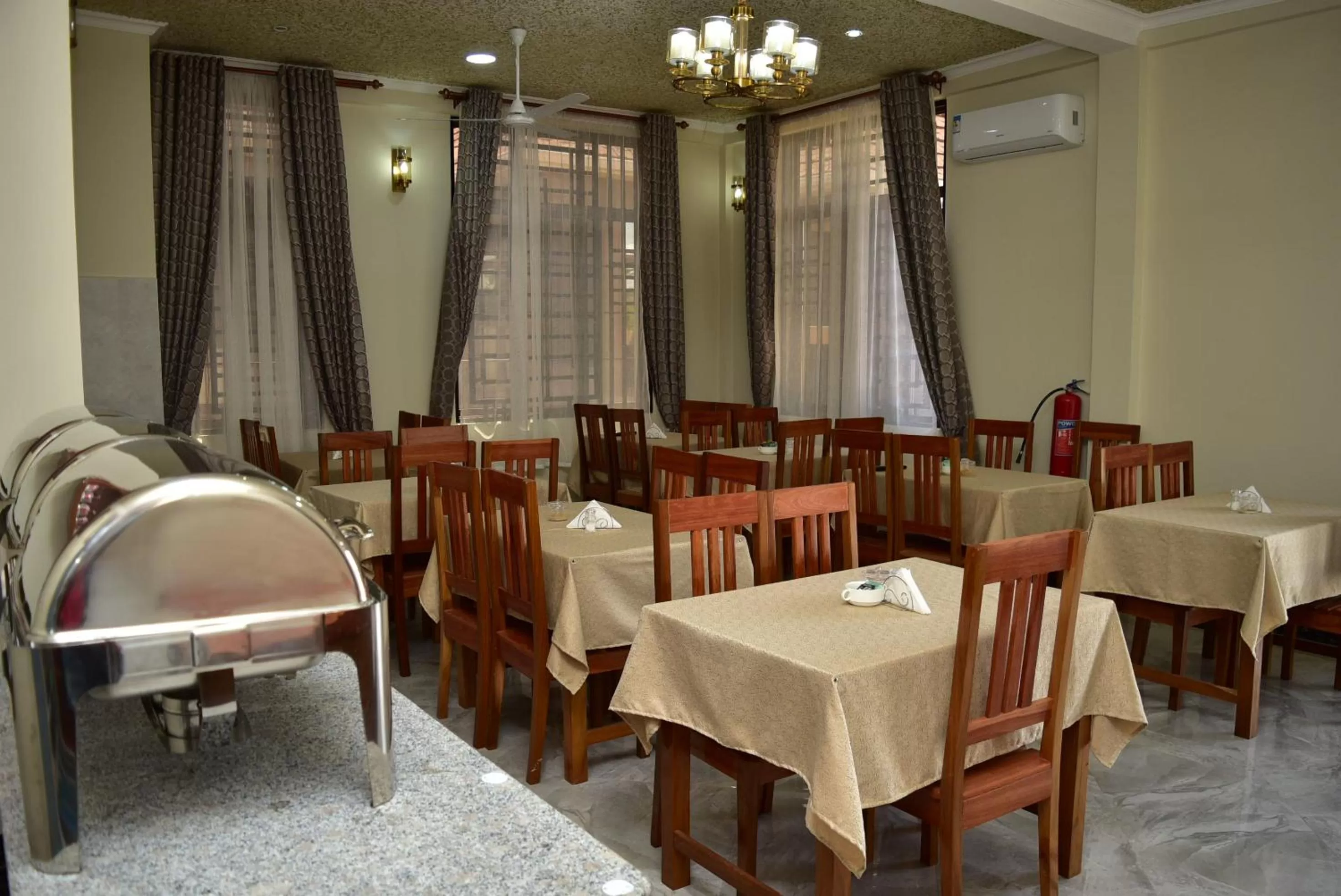 Restaurant/Places to Eat in Hancol Hotel