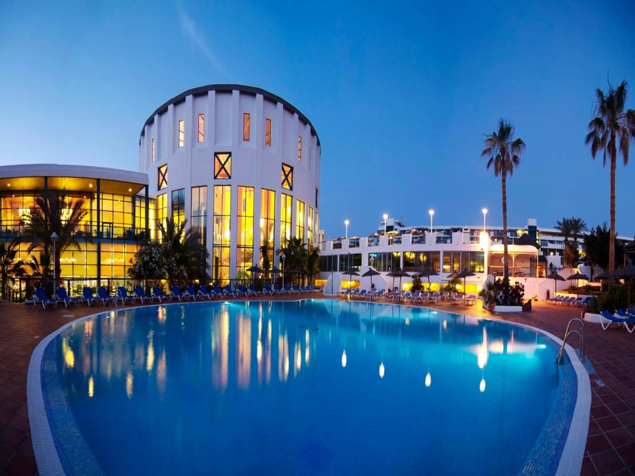 Swimming pool in Sandos Papagayo