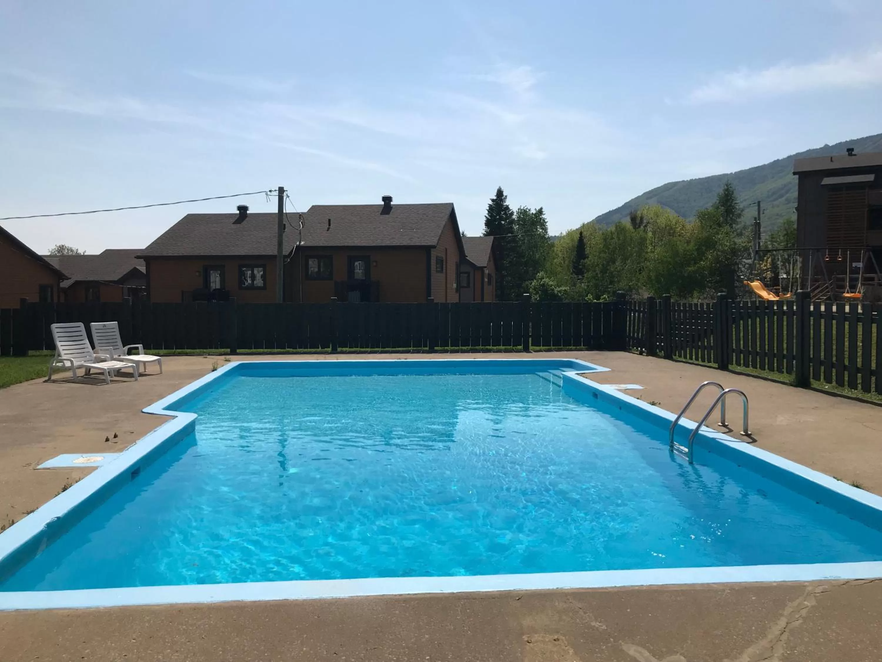 Patio, Swimming Pool in Complexe les neiges