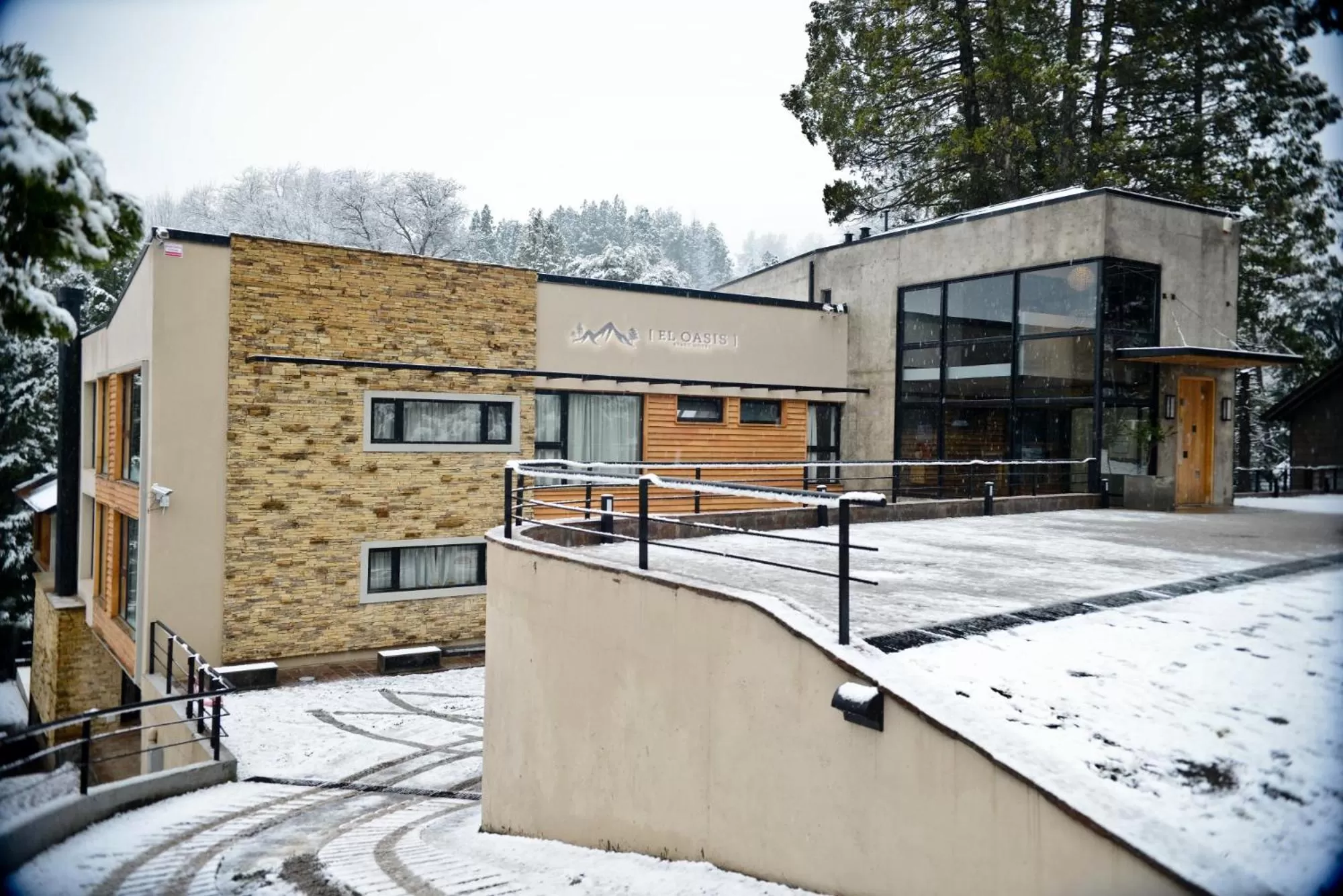 Facade/entrance, Property Building in El Oasis Apart Hotel