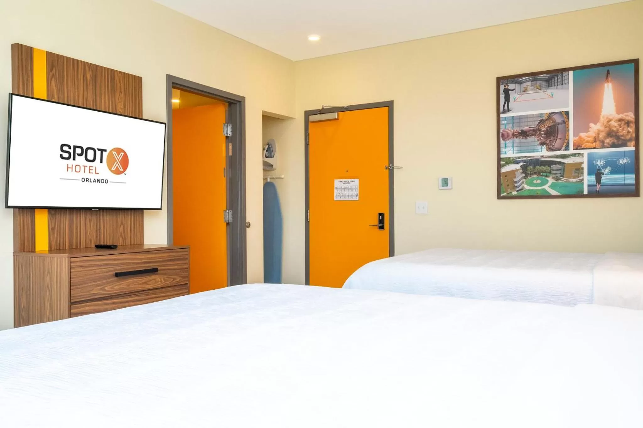 Photo of the whole room, Bed in SPOT X Hotel Orlando Intl Dr by The Red Collection