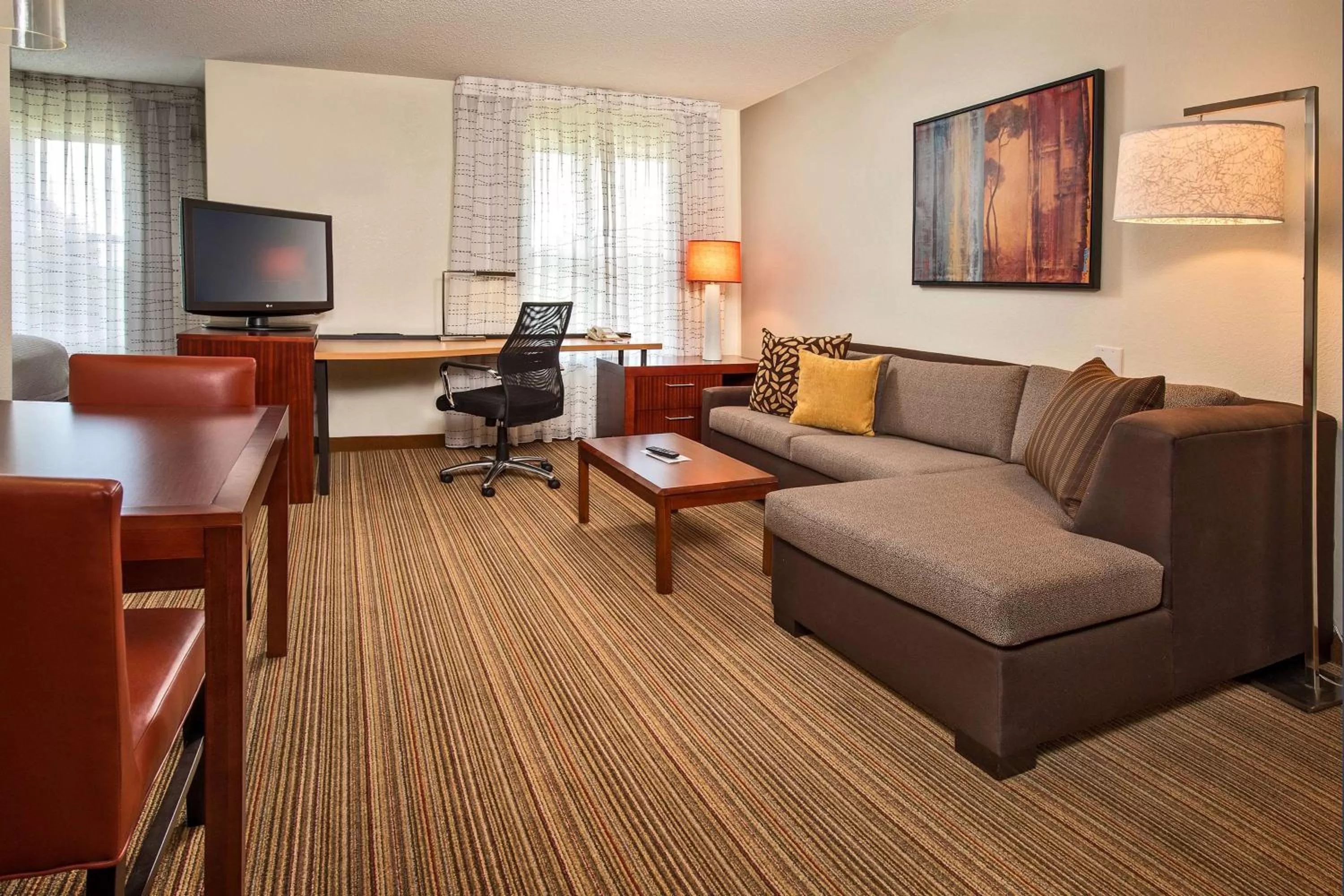 TV and multimedia in Sonesta ES Suites Charleston