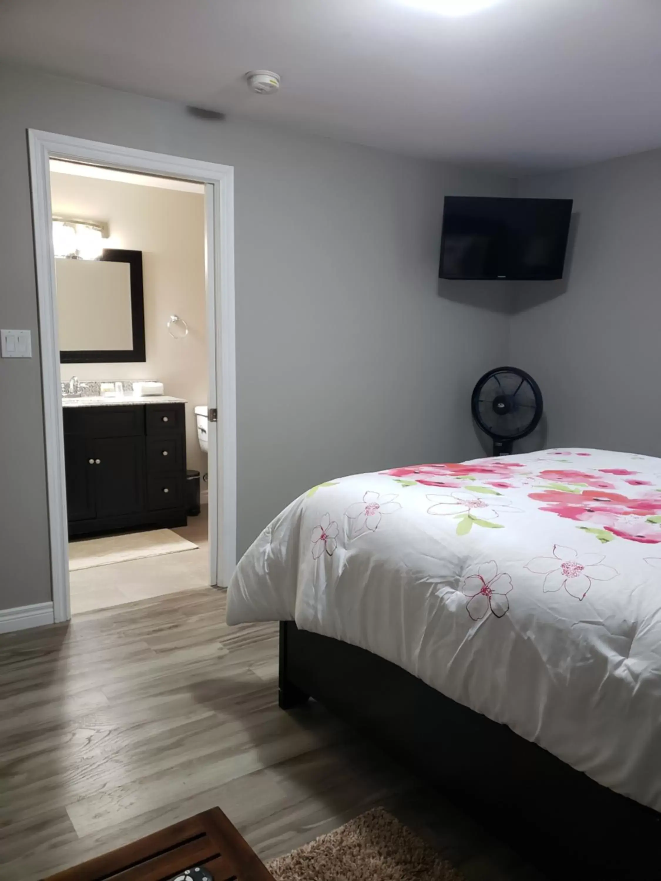 Deluxe Queen Room in Serendib Bed and Breakfast Deluxe Queen Room in Serendib Bed and Breakfast