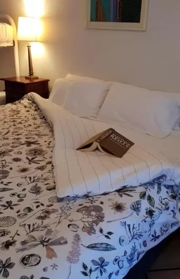 Bed in Mundaring Weir Hotel