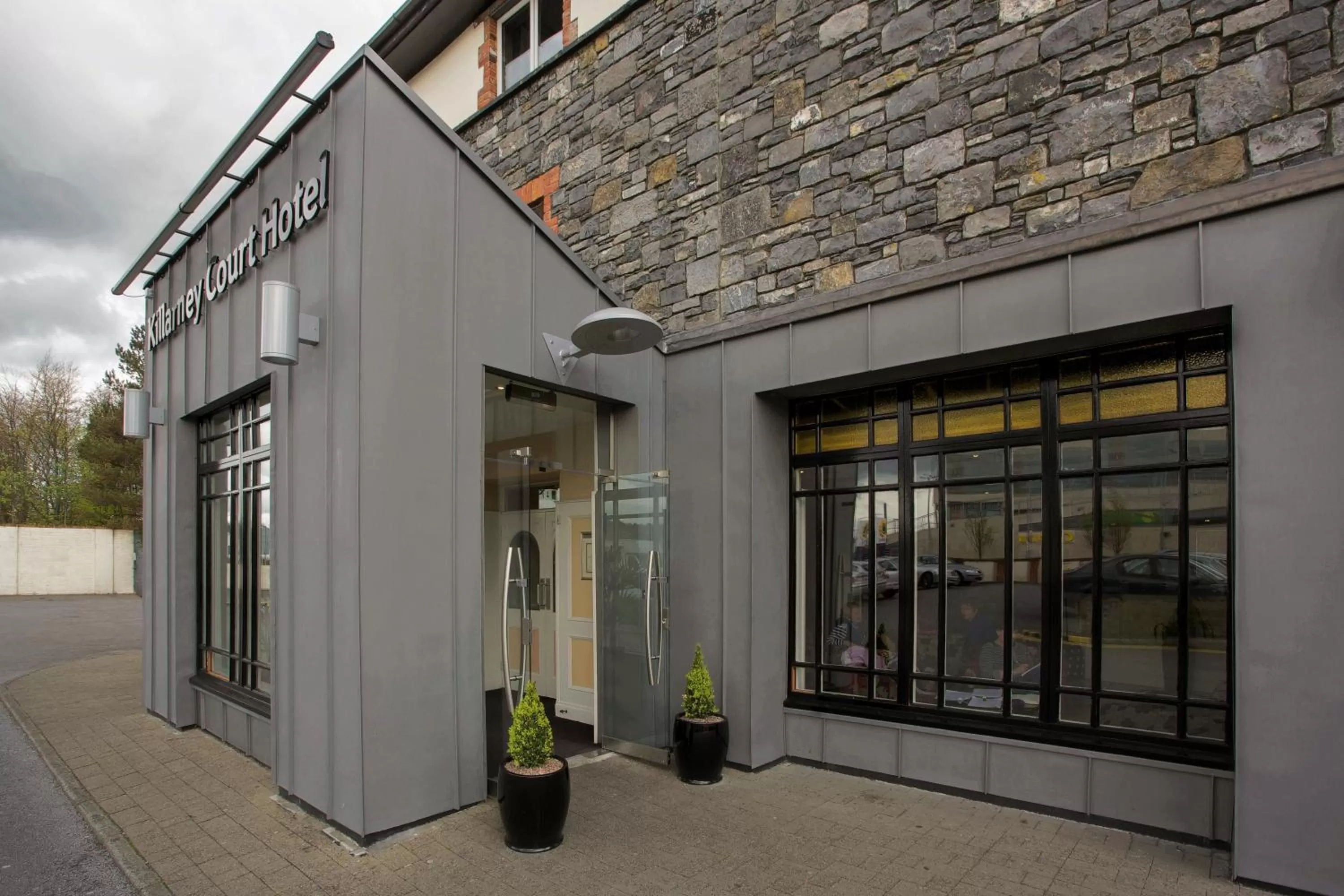 Facade/entrance in Killarney Court Hotel