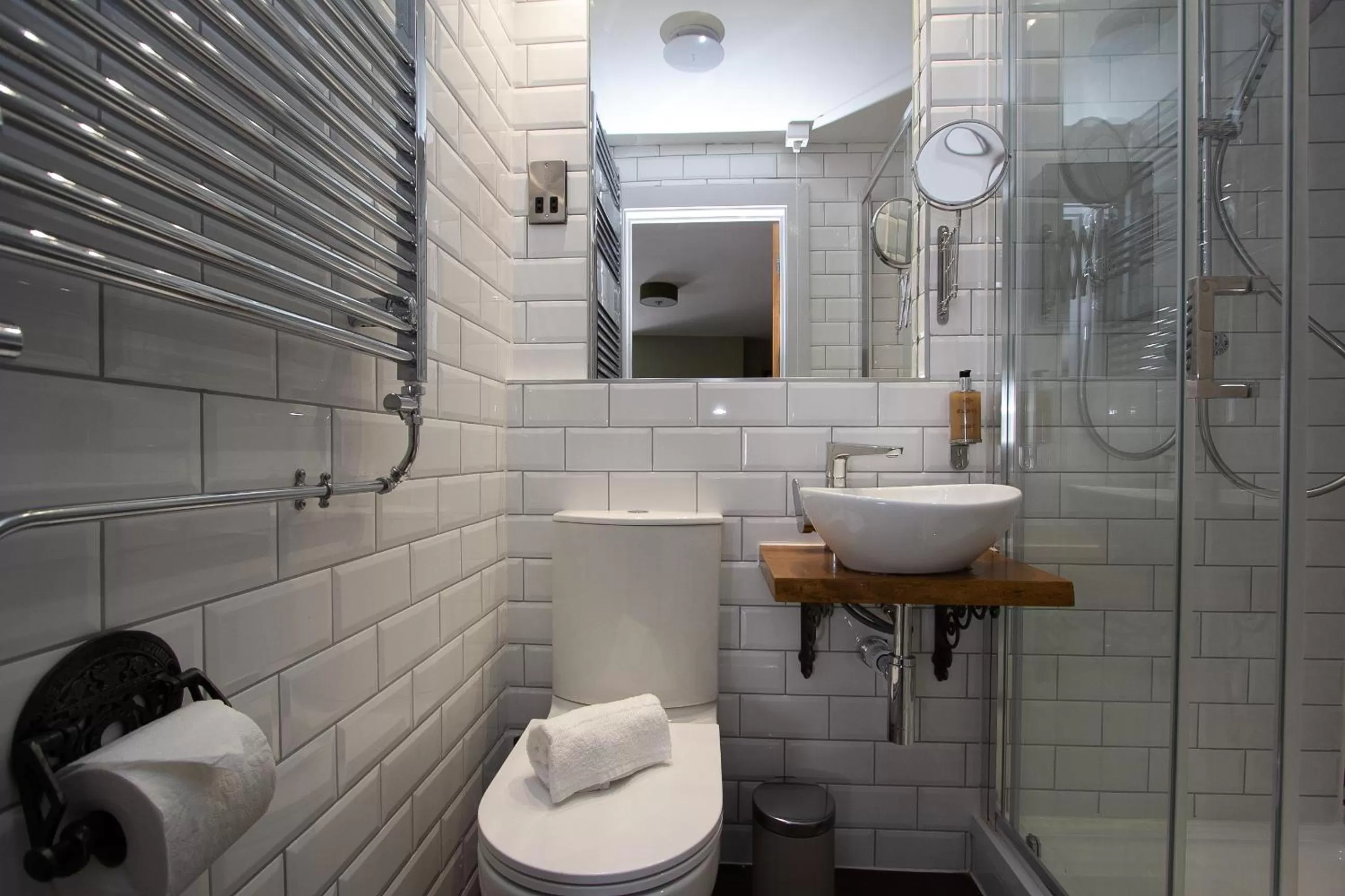 Bathroom in Tyr Winch