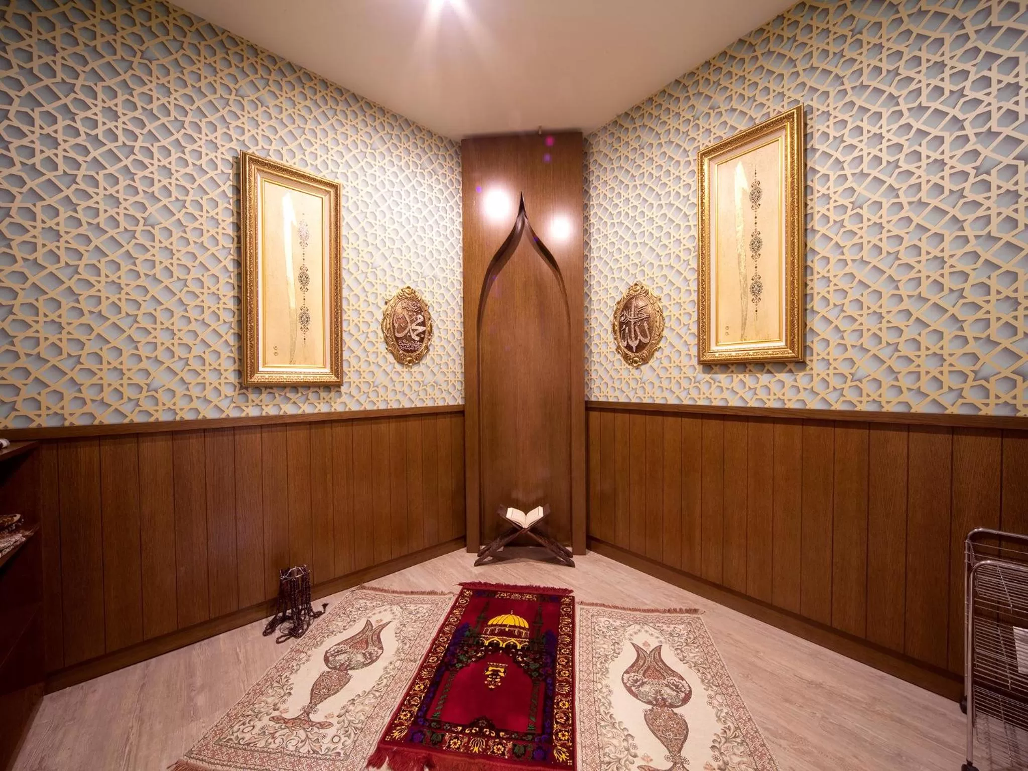 Place of worship, Bed in Grand Hotel de Pera