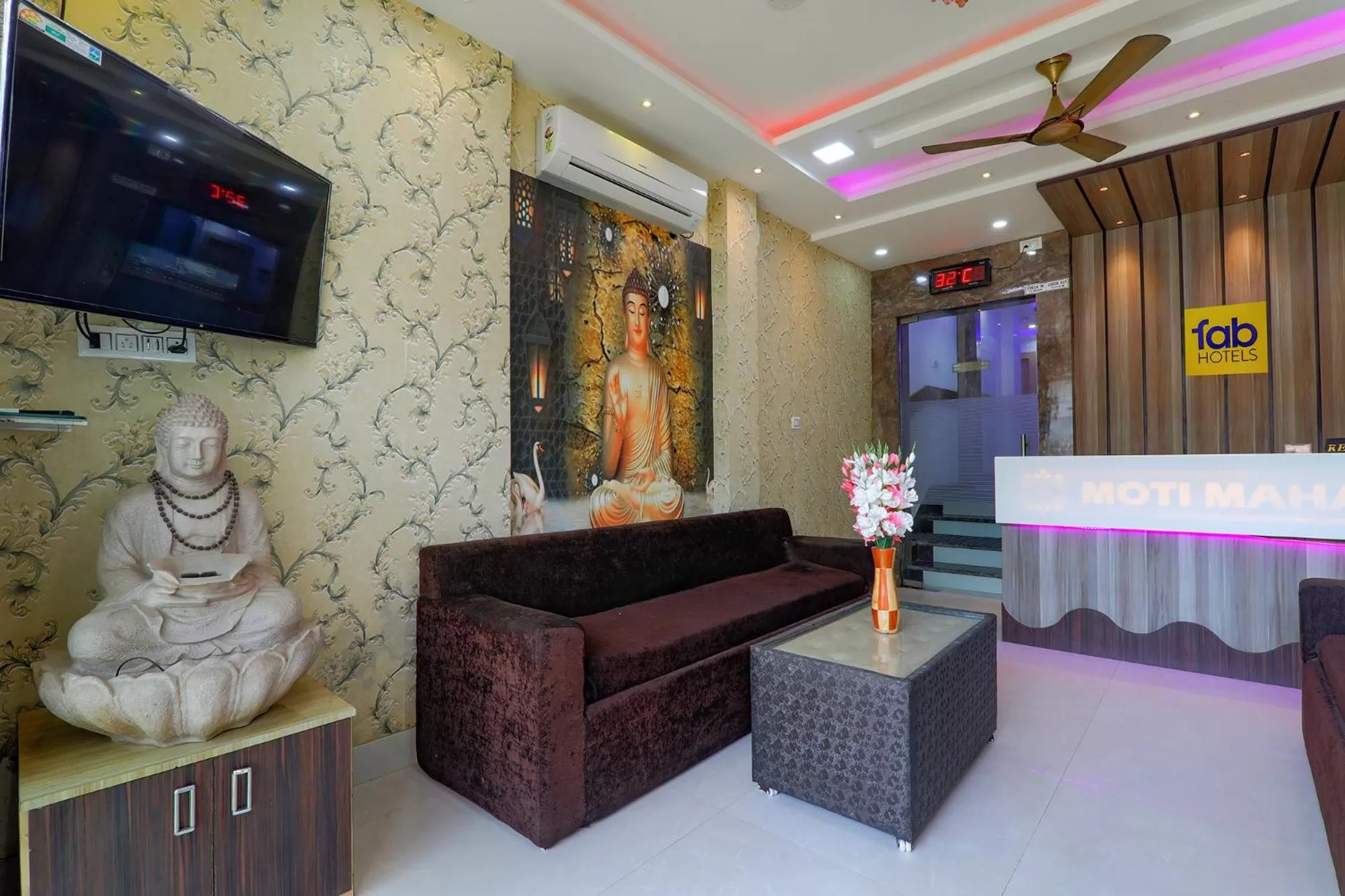 Lobby or reception in Via Moti Mahal - Sarnath museum