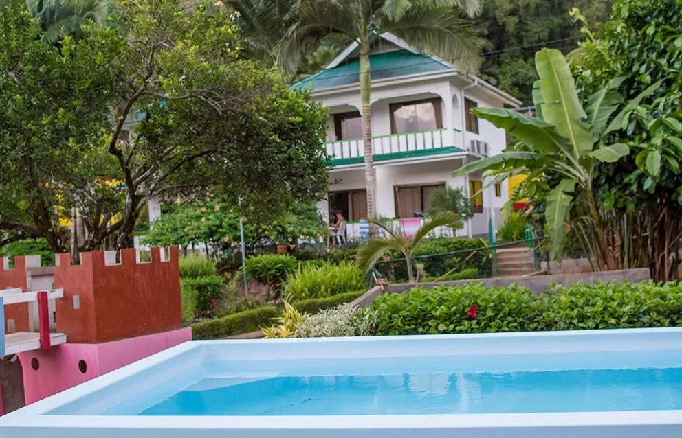Swimming Pool in Evergreen Apartments