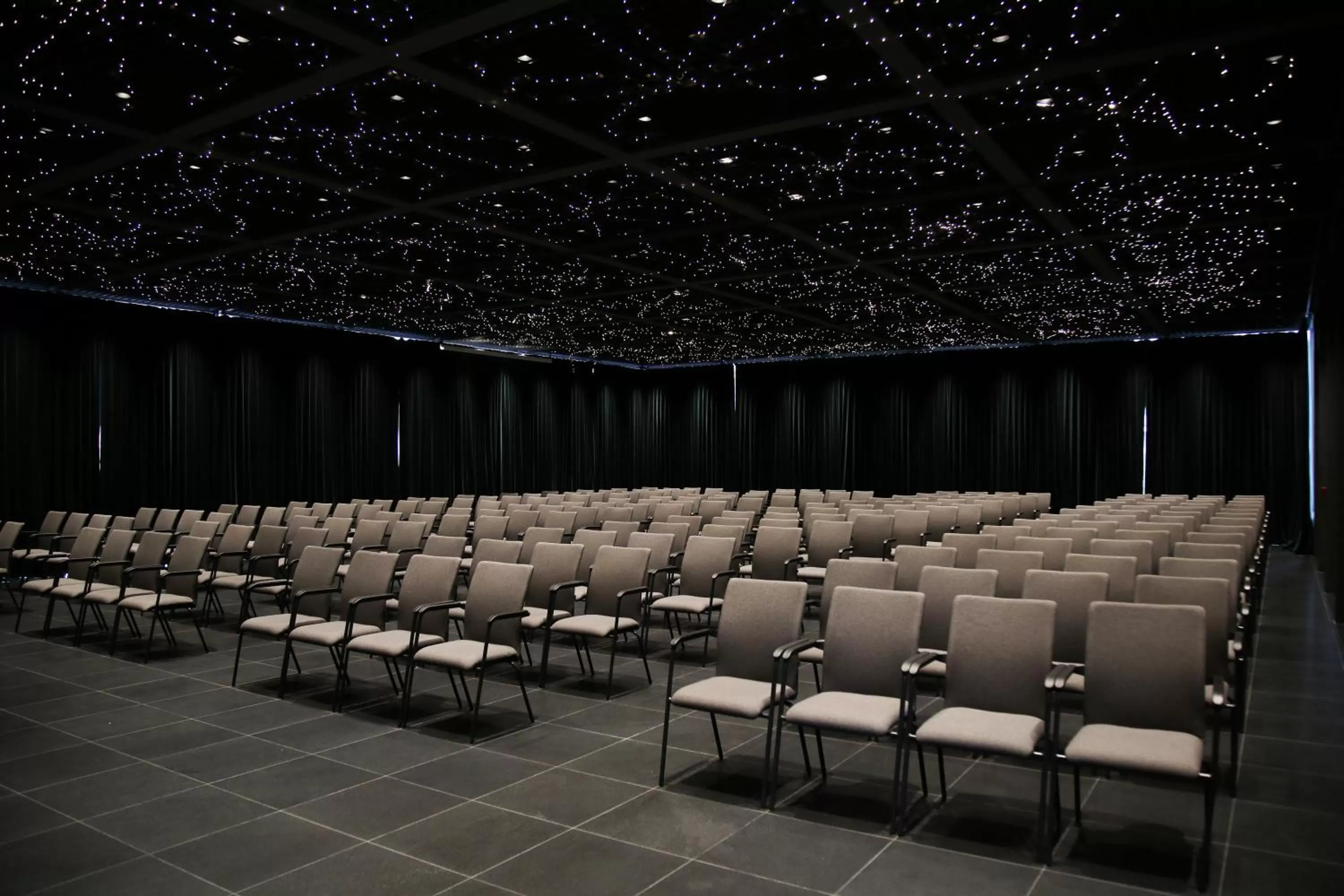 Business facilities in Maritim Hotel Plaza Tirana