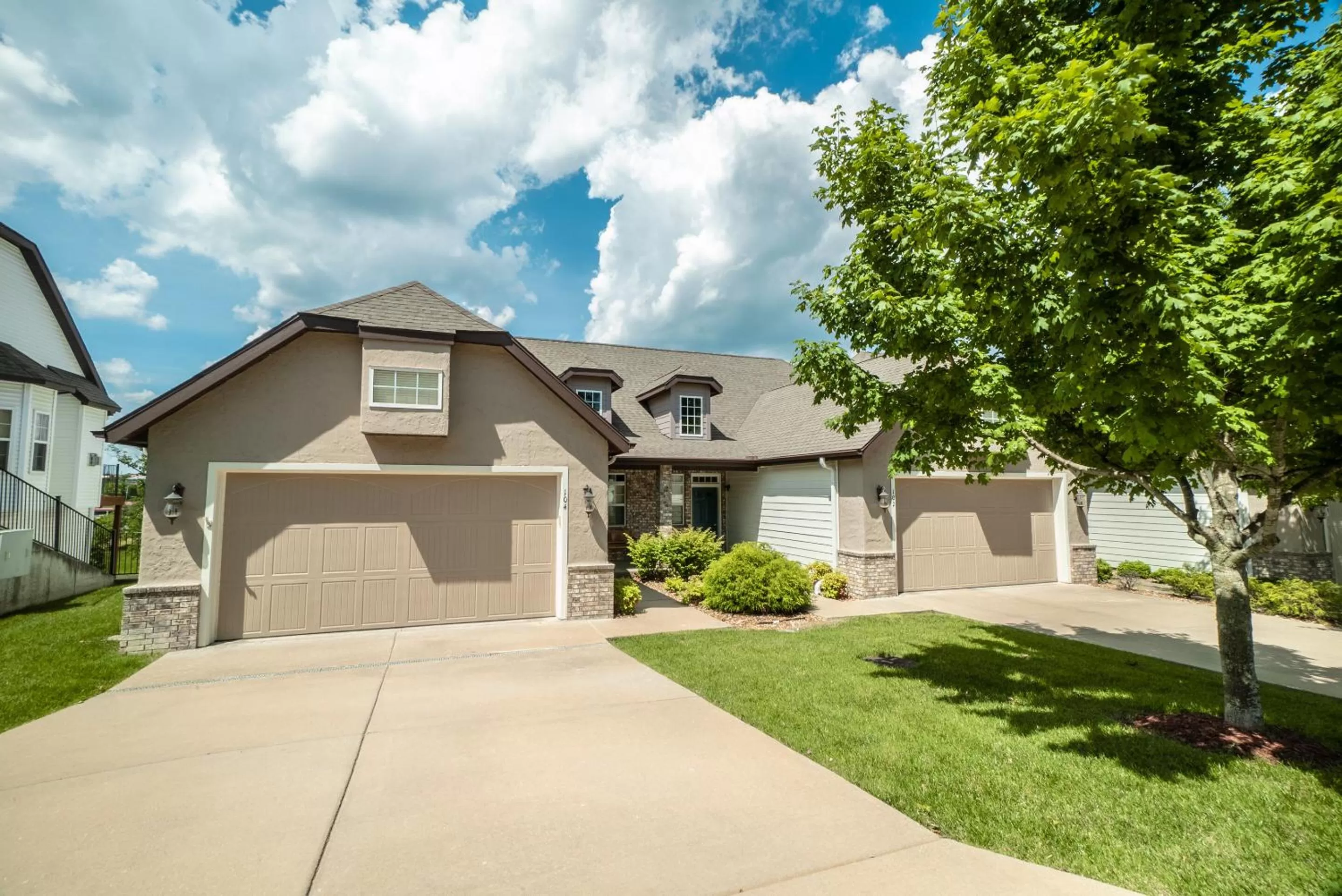 Property building in Thousand Hills Golf Resort