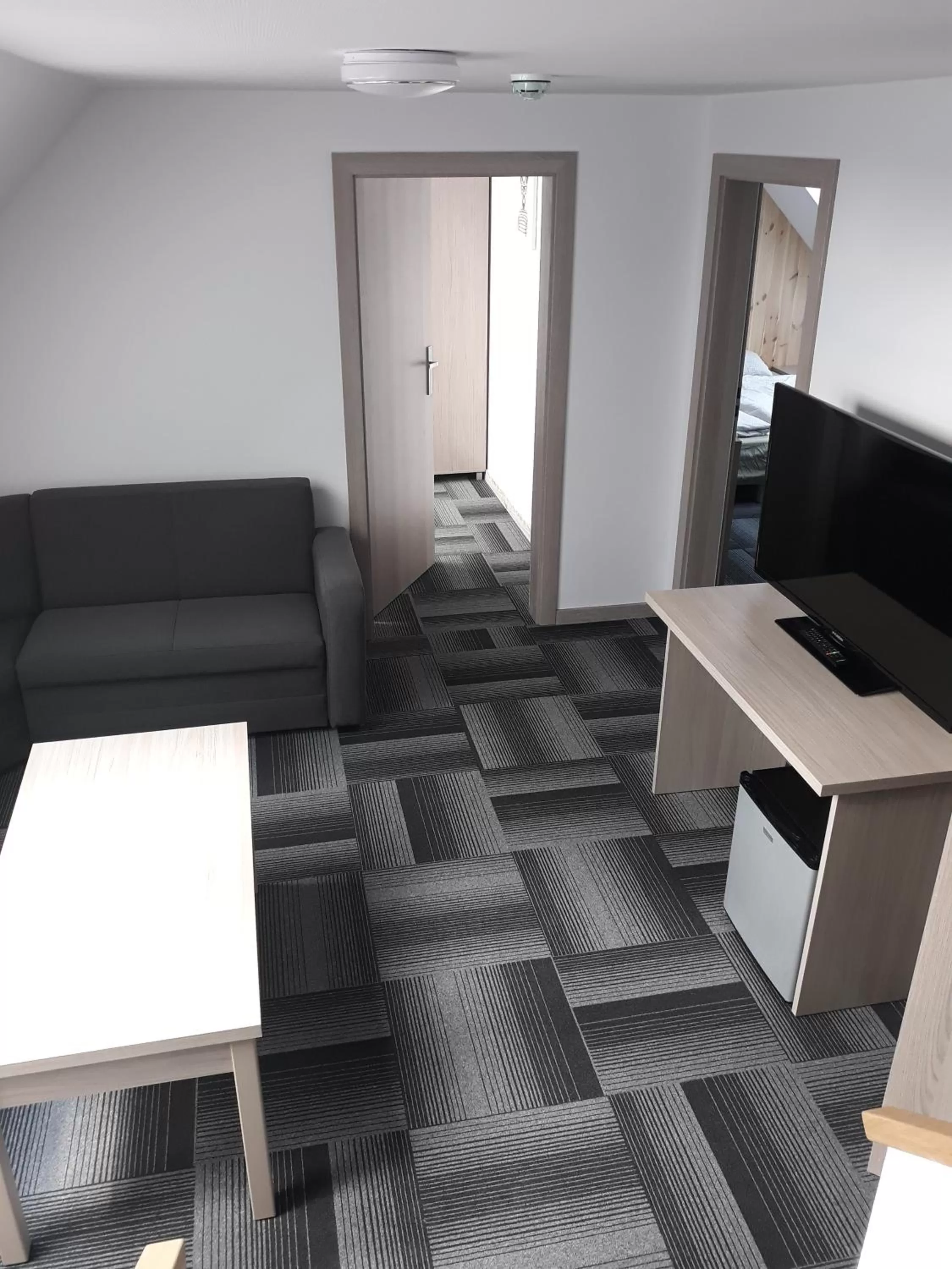 Photo of the whole room in dask resort