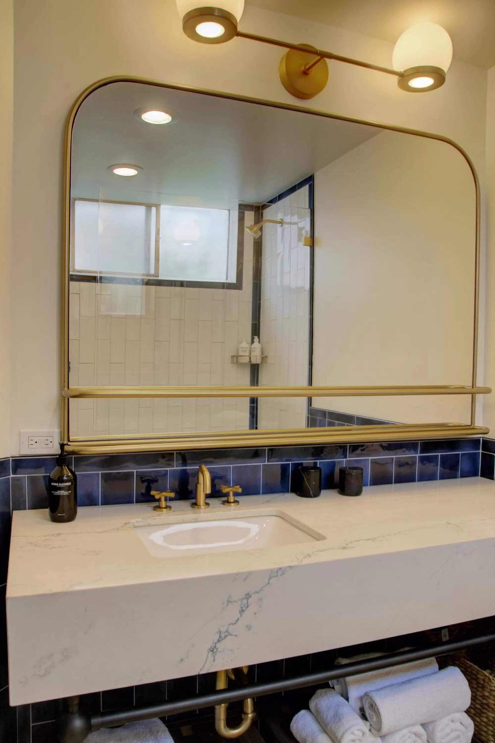 Shower in The Hollywood Franklin Hotel near Universal Studios