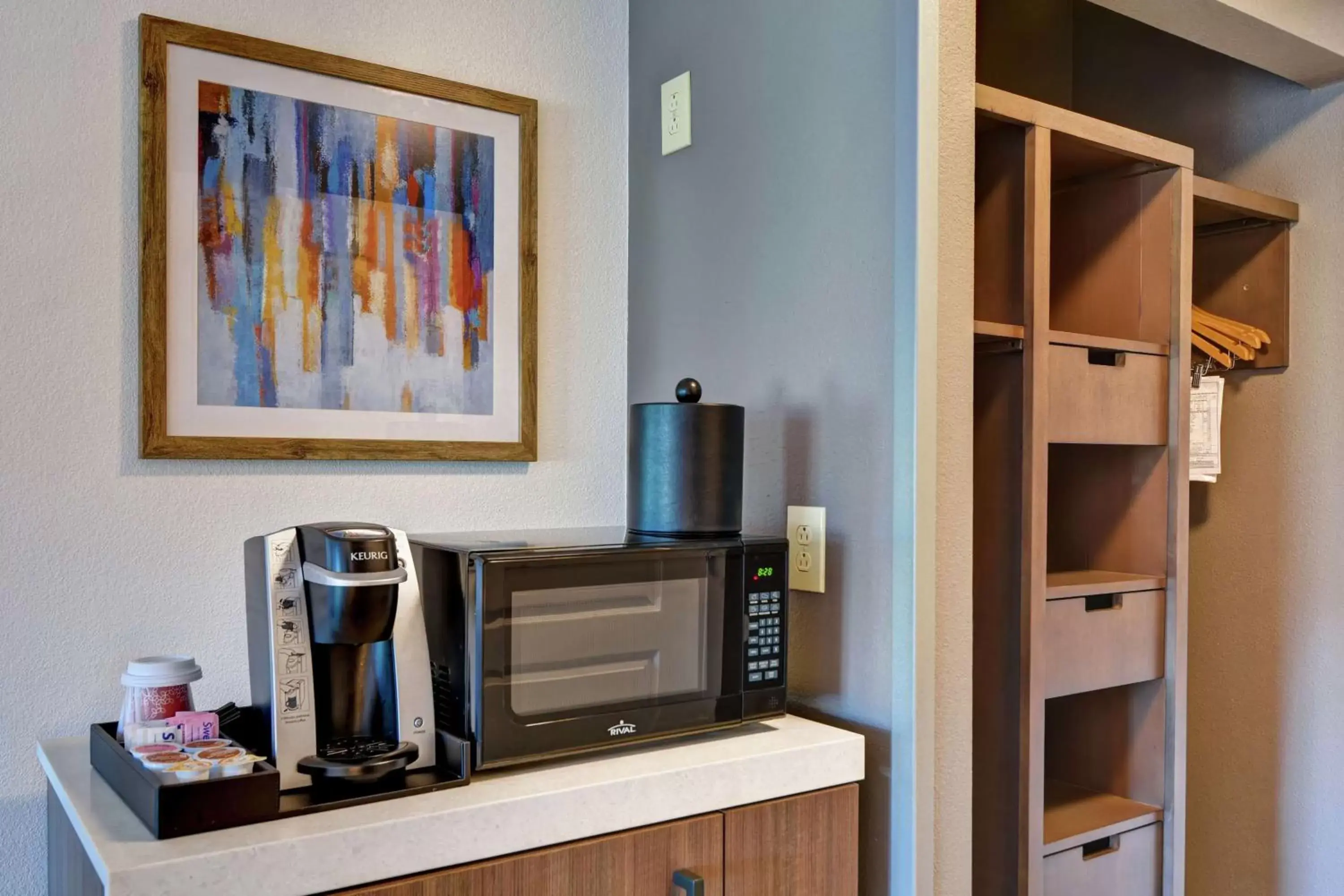King Room - Hearing Accessible with Bath Tub in Hilton Garden Inn Mobile East Bay / Daphne King Room - Hearing Accessible with Bath Tub in Hilton Garden Inn Mobile East Bay / Daphne
