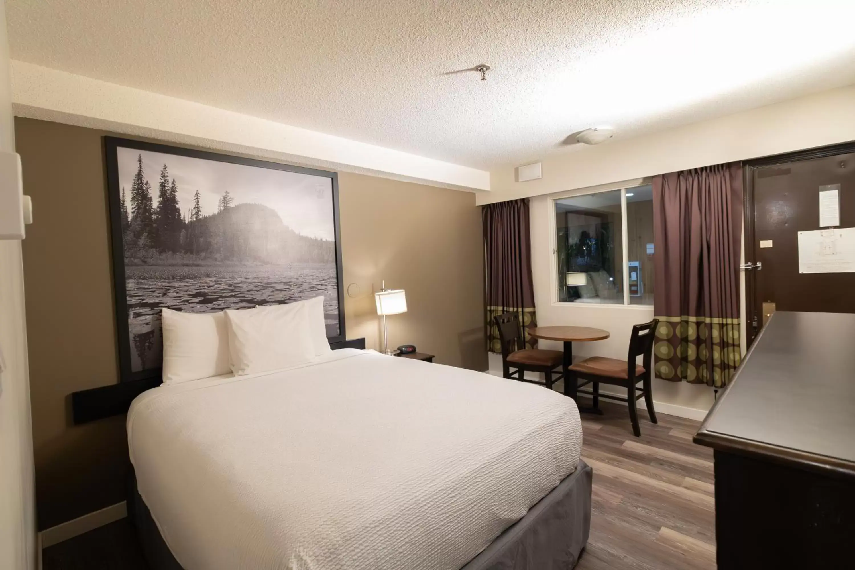 Deluxe Queen Room - Non-Smoking in Super 8 by Wyndham Prince George Deluxe Queen Room - Non-Smoking in Super 8 by Wyndham Prince George