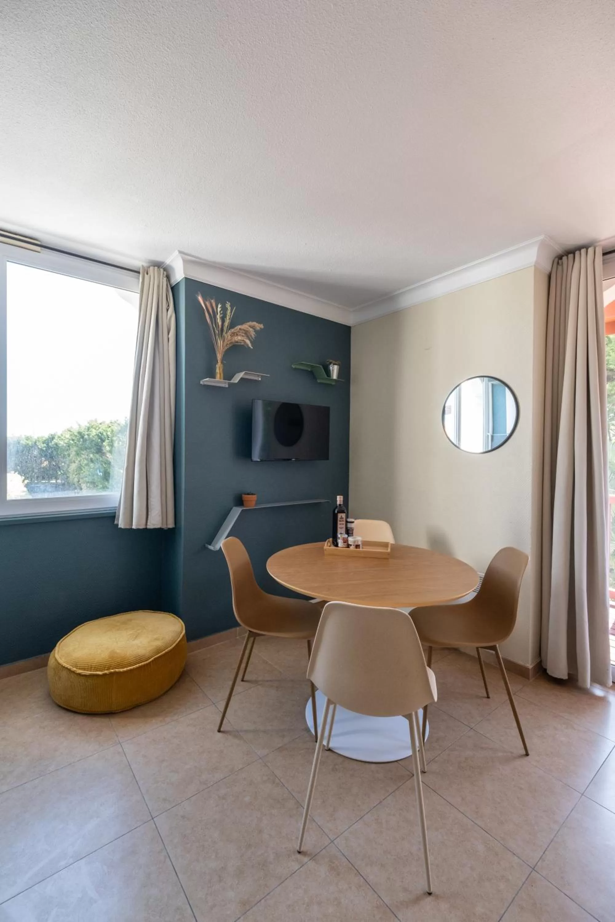 Dining Area in Résidence Chateau d'Acotz - Avec piscine à 600m des plages à Saint-Jean-de-Luz