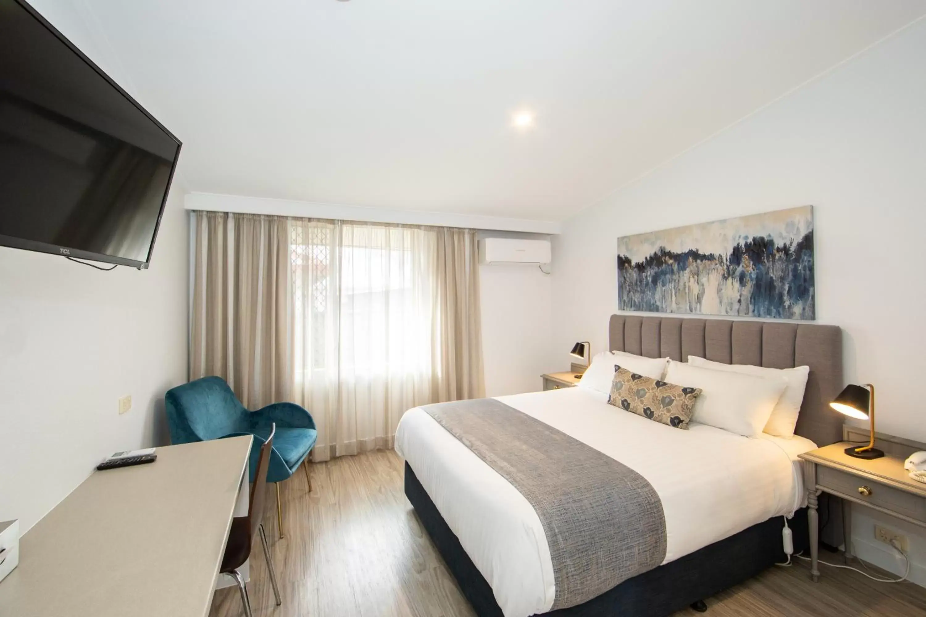 Queen Room in New England Motor Lodge Queen Room in New England Motor Lodge