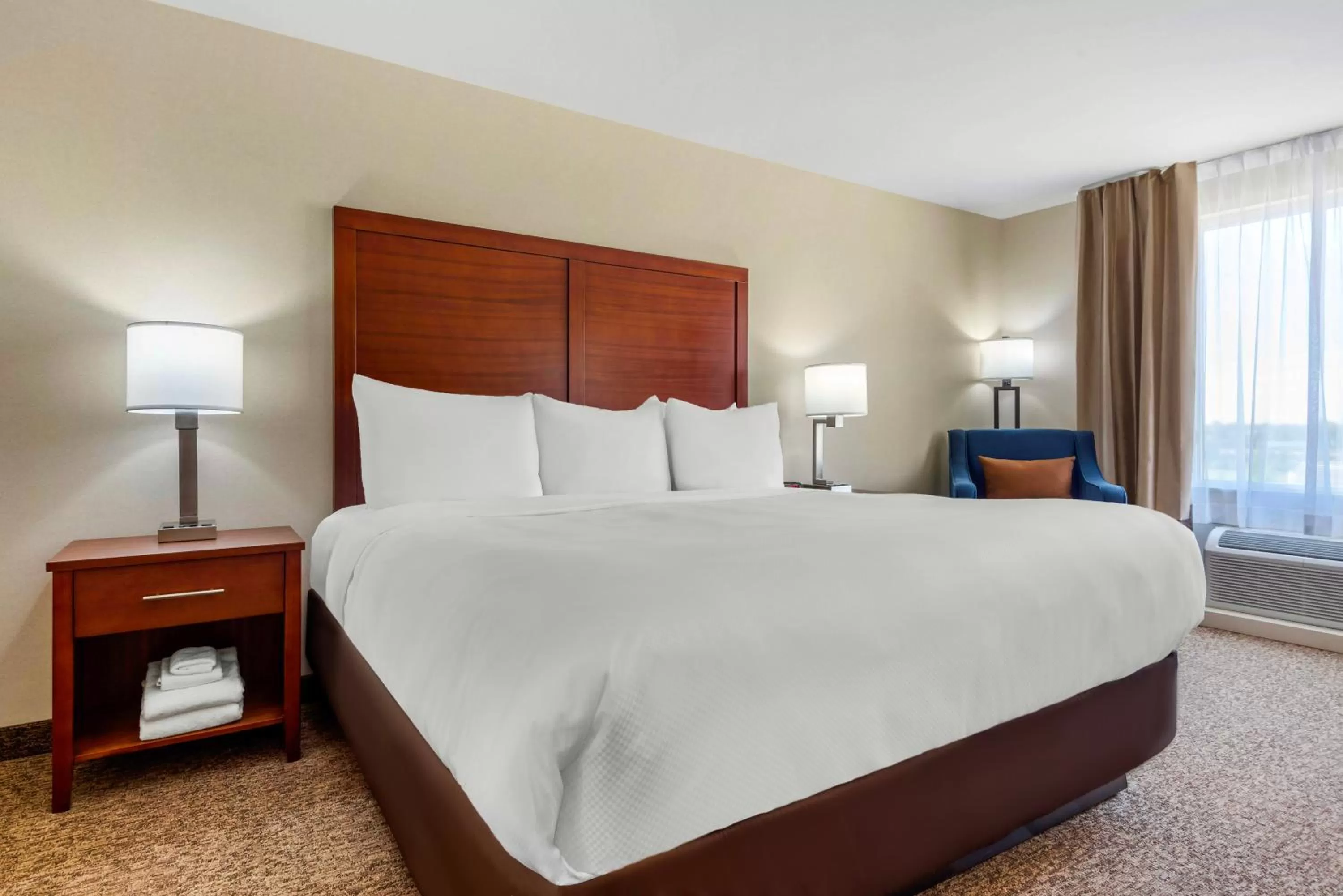 Bedroom, Bed in Comfort Inn & Suites