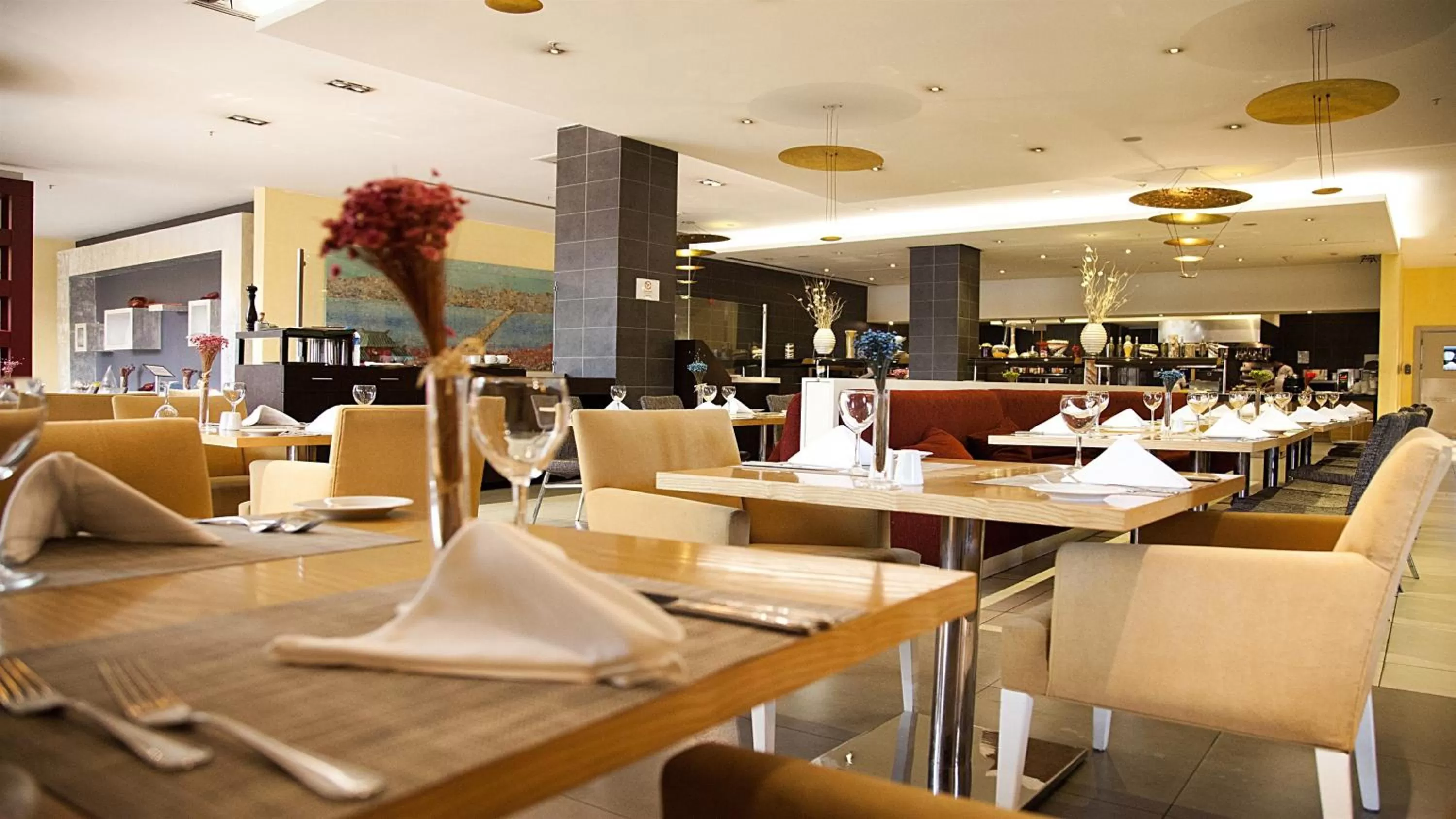 Restaurant/Places to Eat in Nova Plaza Prime Hotel
