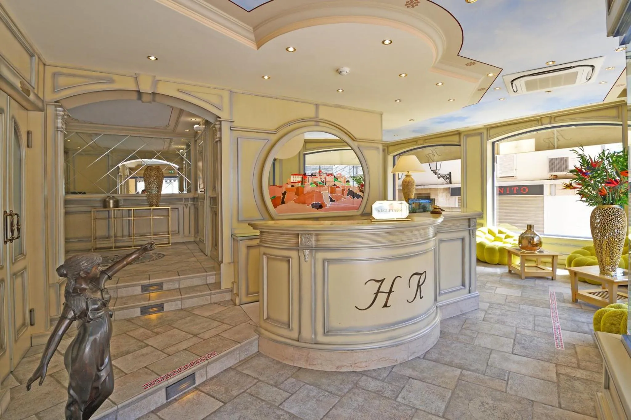 Living room in Hôtel Le Rocher