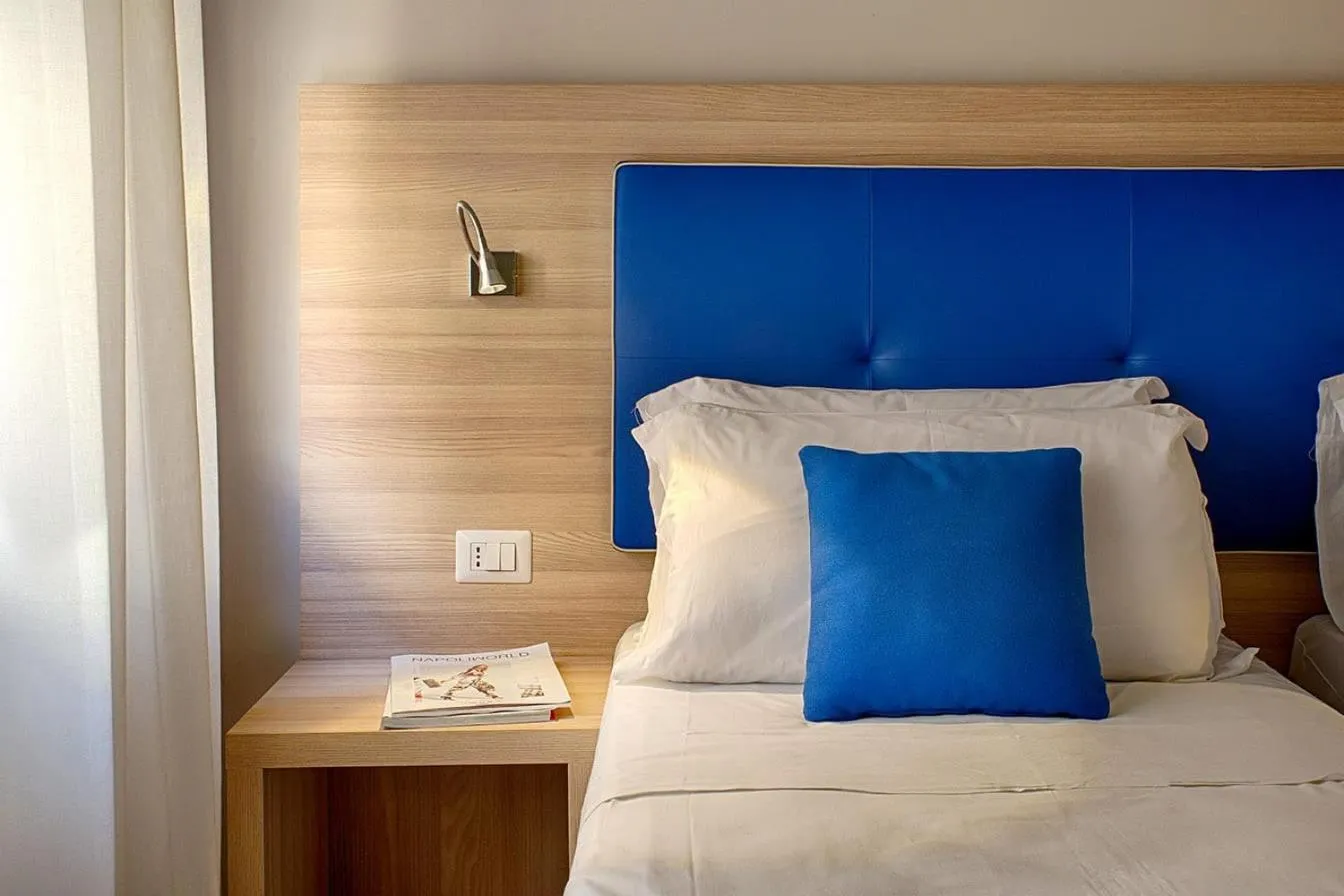 Bedroom, Bed in American Hotel